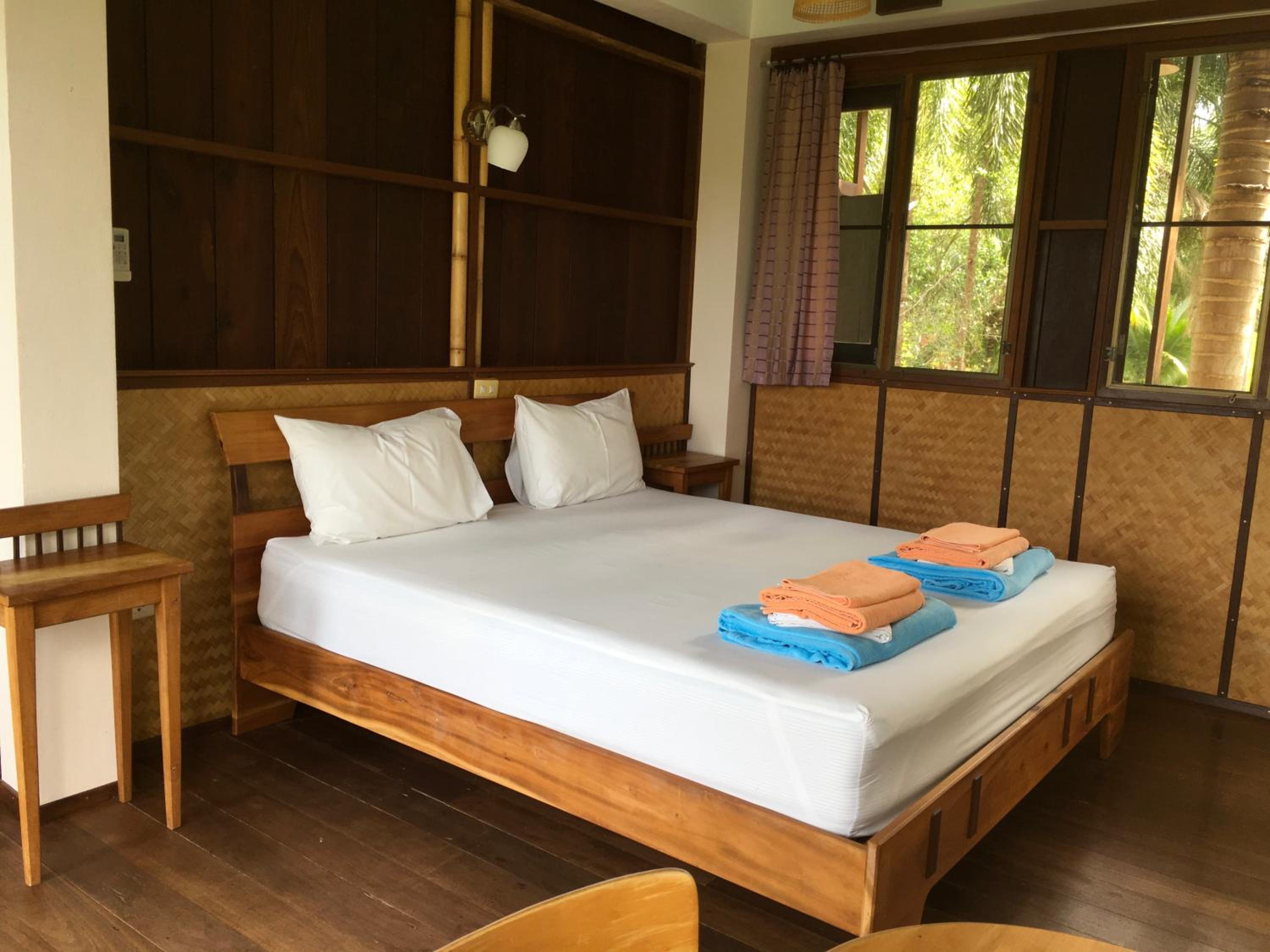 Lake View Bungalows