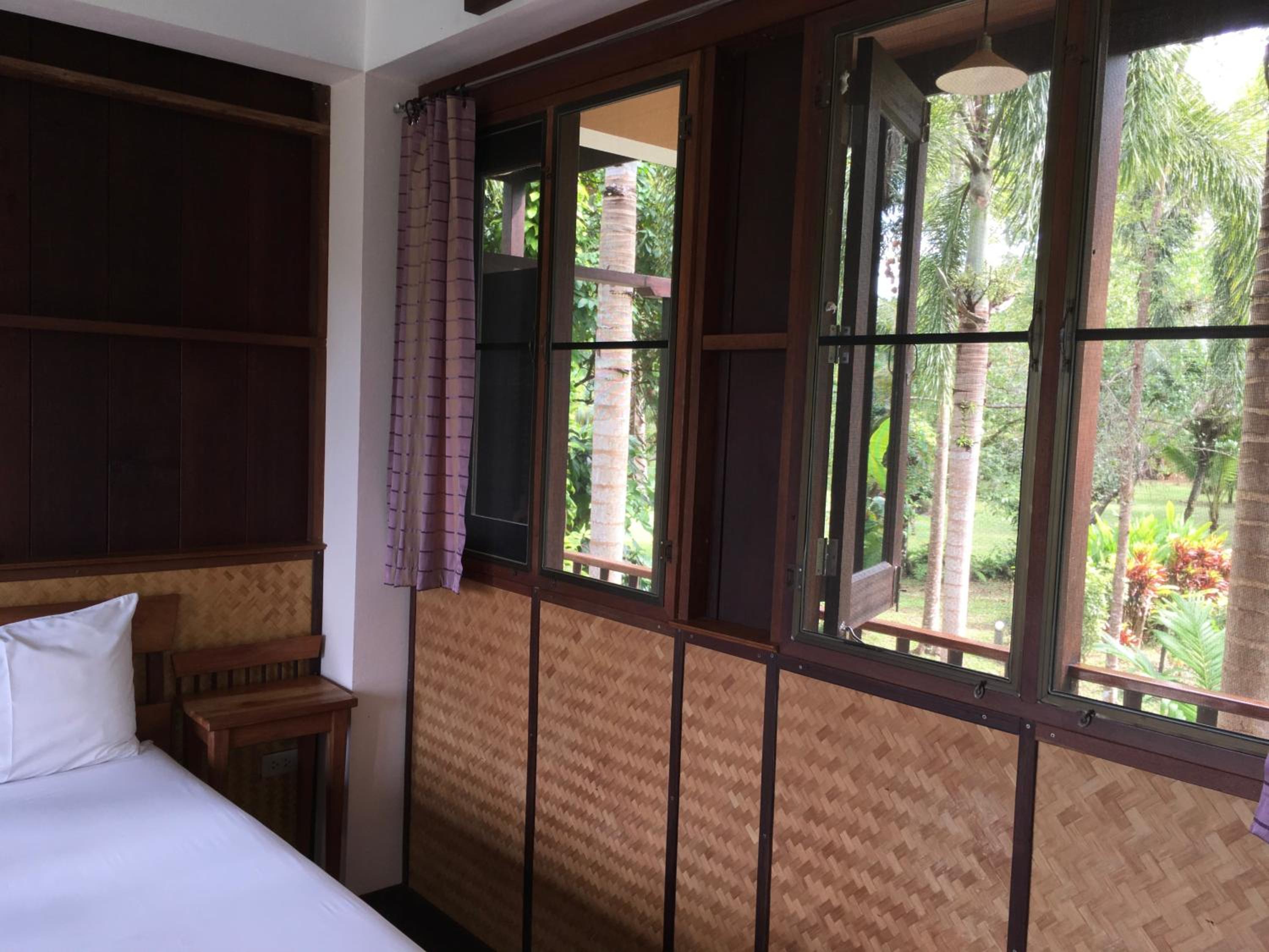 Lake View Bungalows