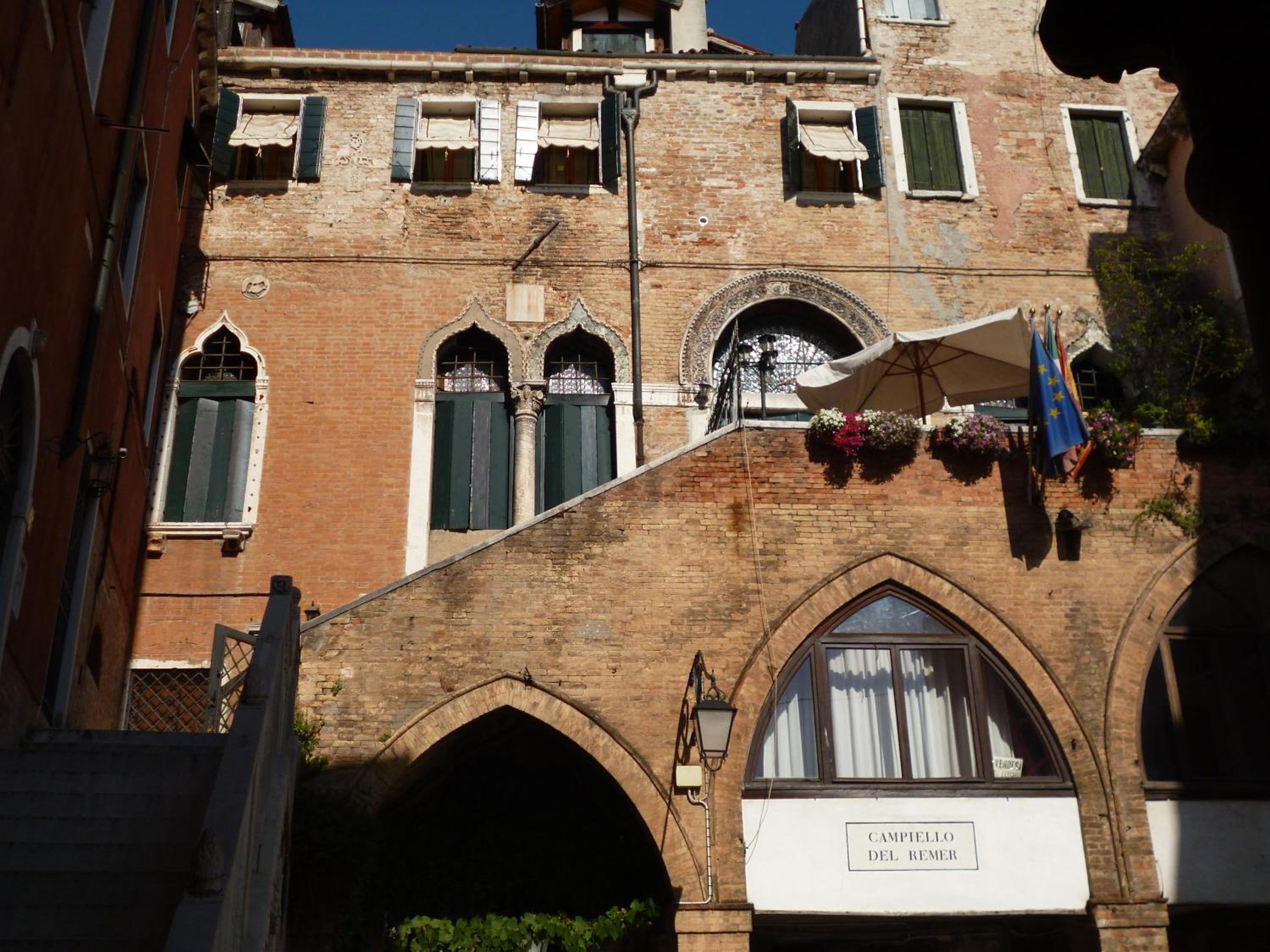 Palazzo Lion Morosini - Check in presso Locanda Ai Santi Apostoli