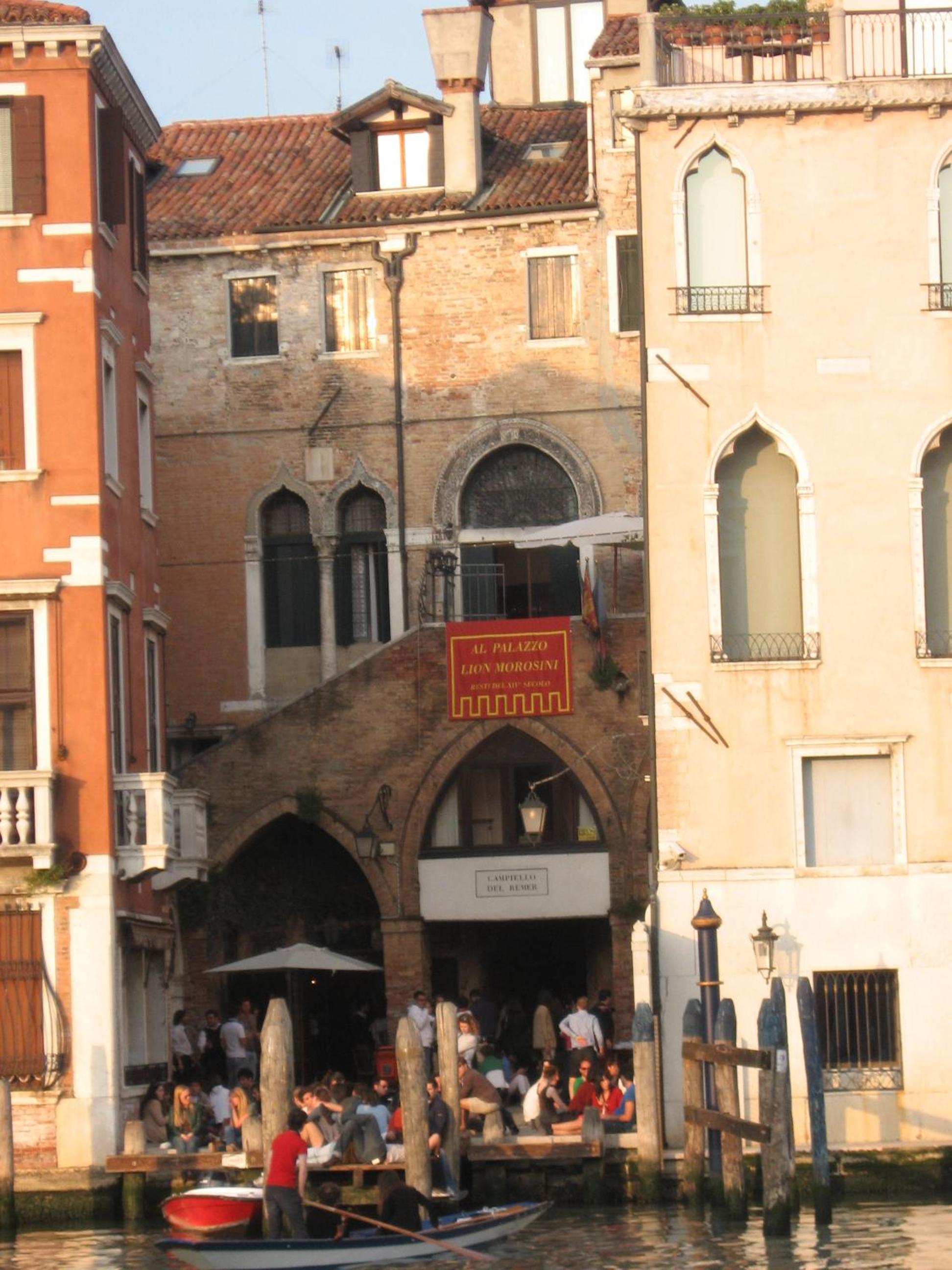 Palazzo Lion Morosini - Check in presso Locanda Ai Santi Apostoli