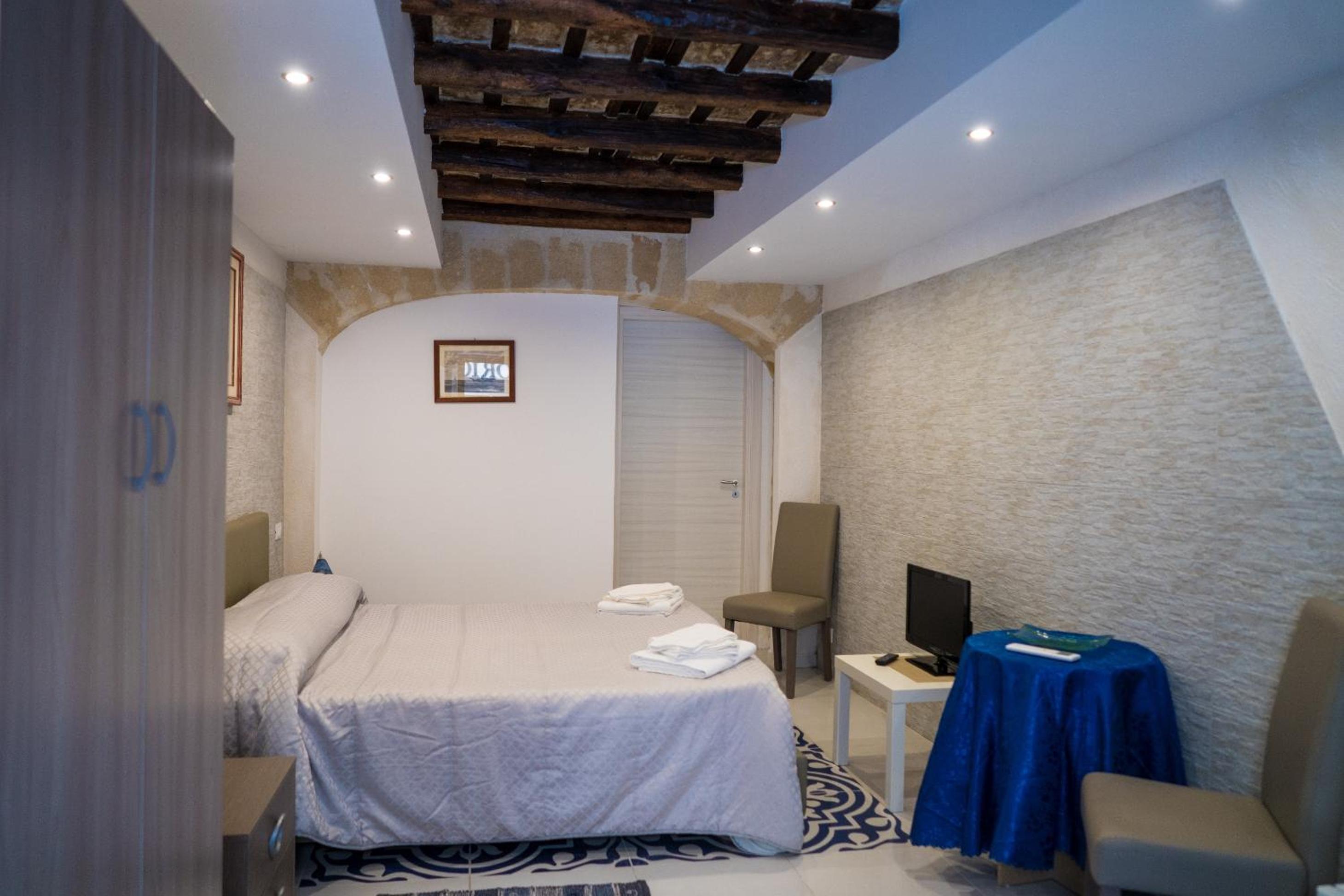 Cortile Azzurro en Trapani — hotel room