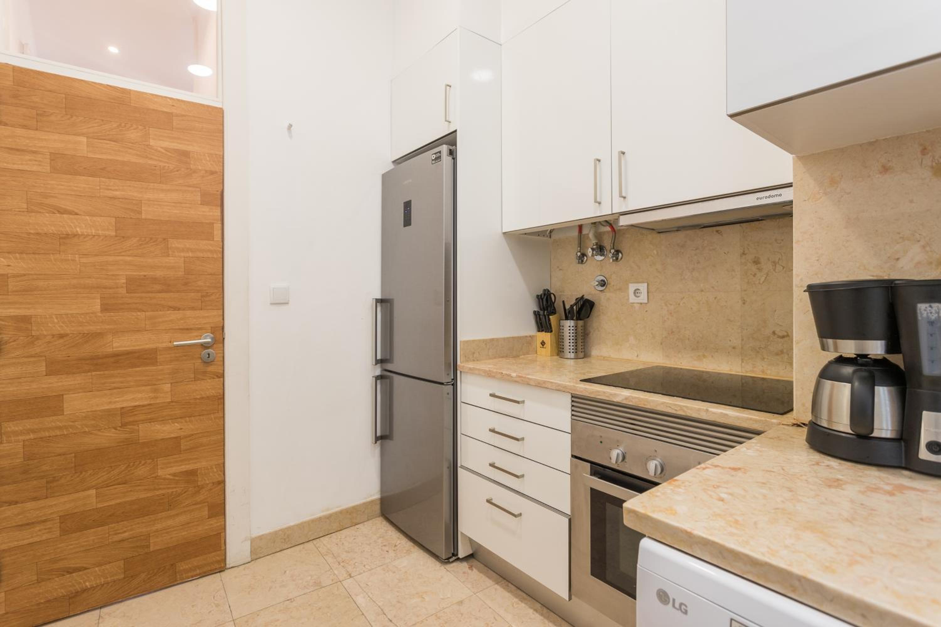 Baixa Modern Three-Bedroom Apartment - by LU Holidays