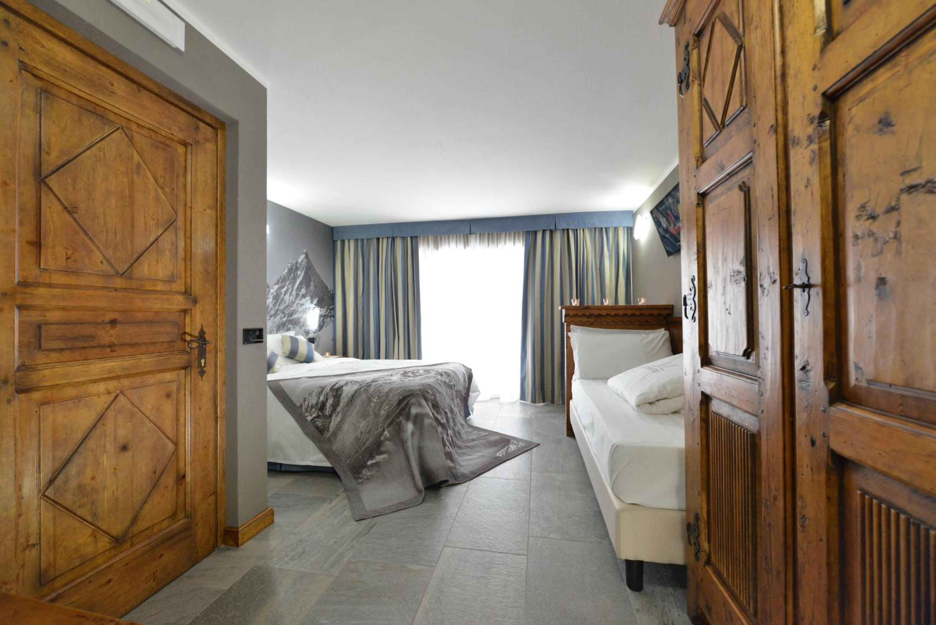 M4478 Mollino Rooms view 2