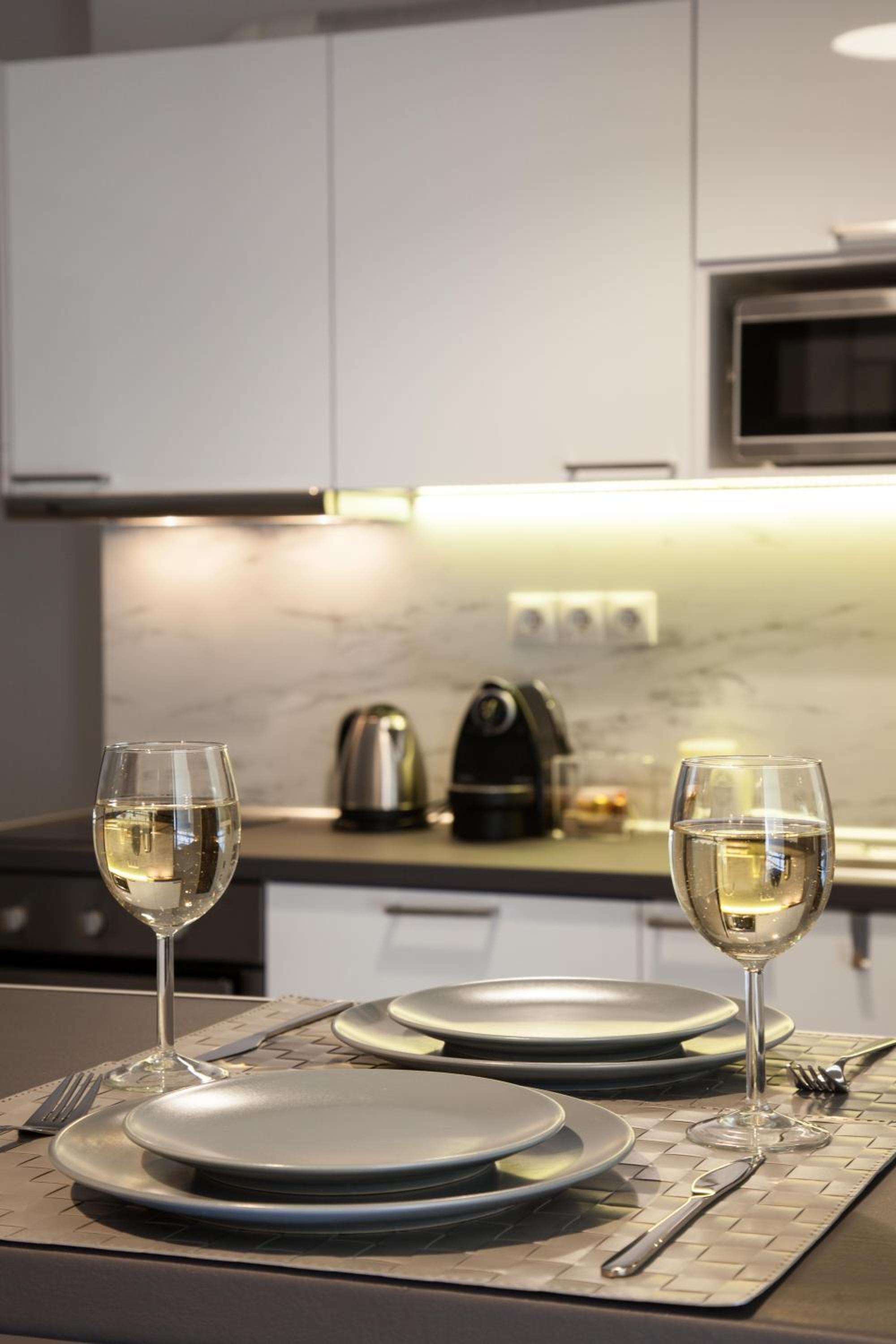 Walk to Markets from a Cozy Studio by Cielo Homes