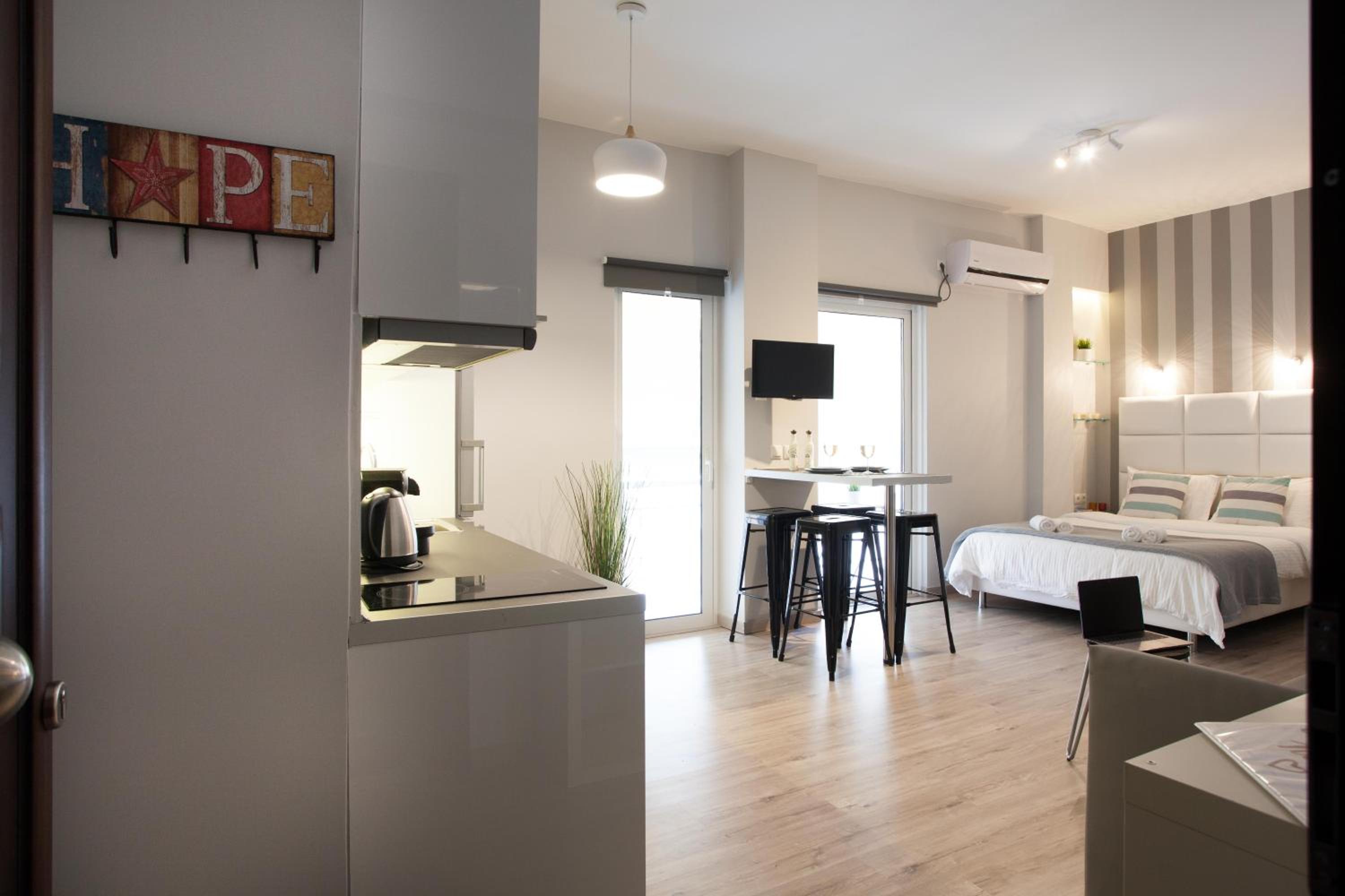Walk to Markets from a Cozy Studio by Cielo Homes