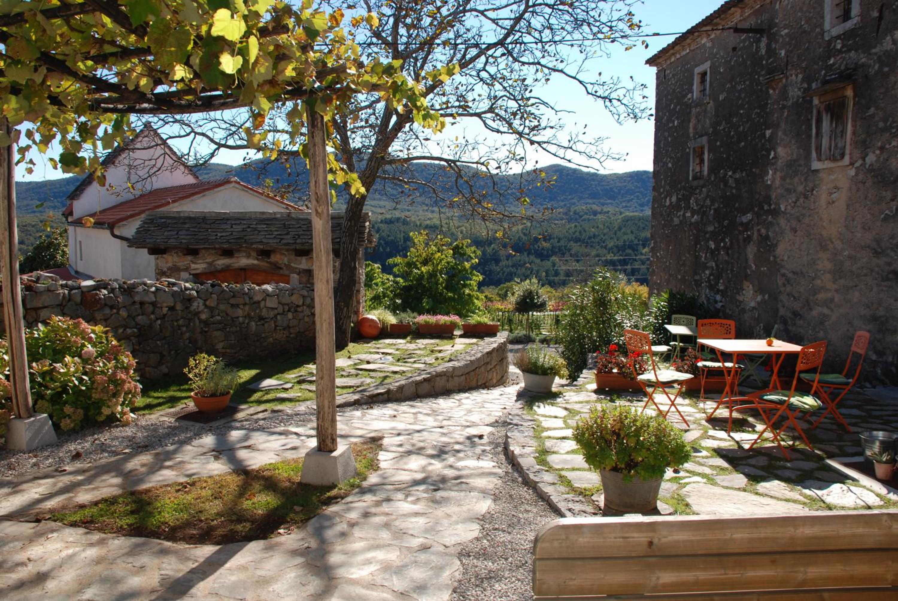 Pliskovica Youth Hostel view 2