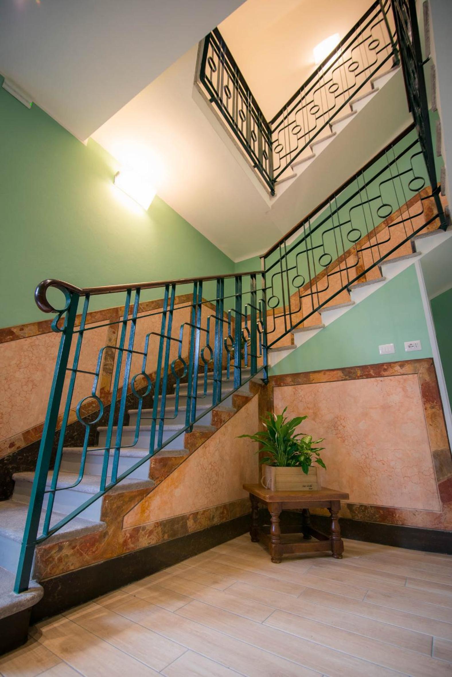 Comonfive Apartments