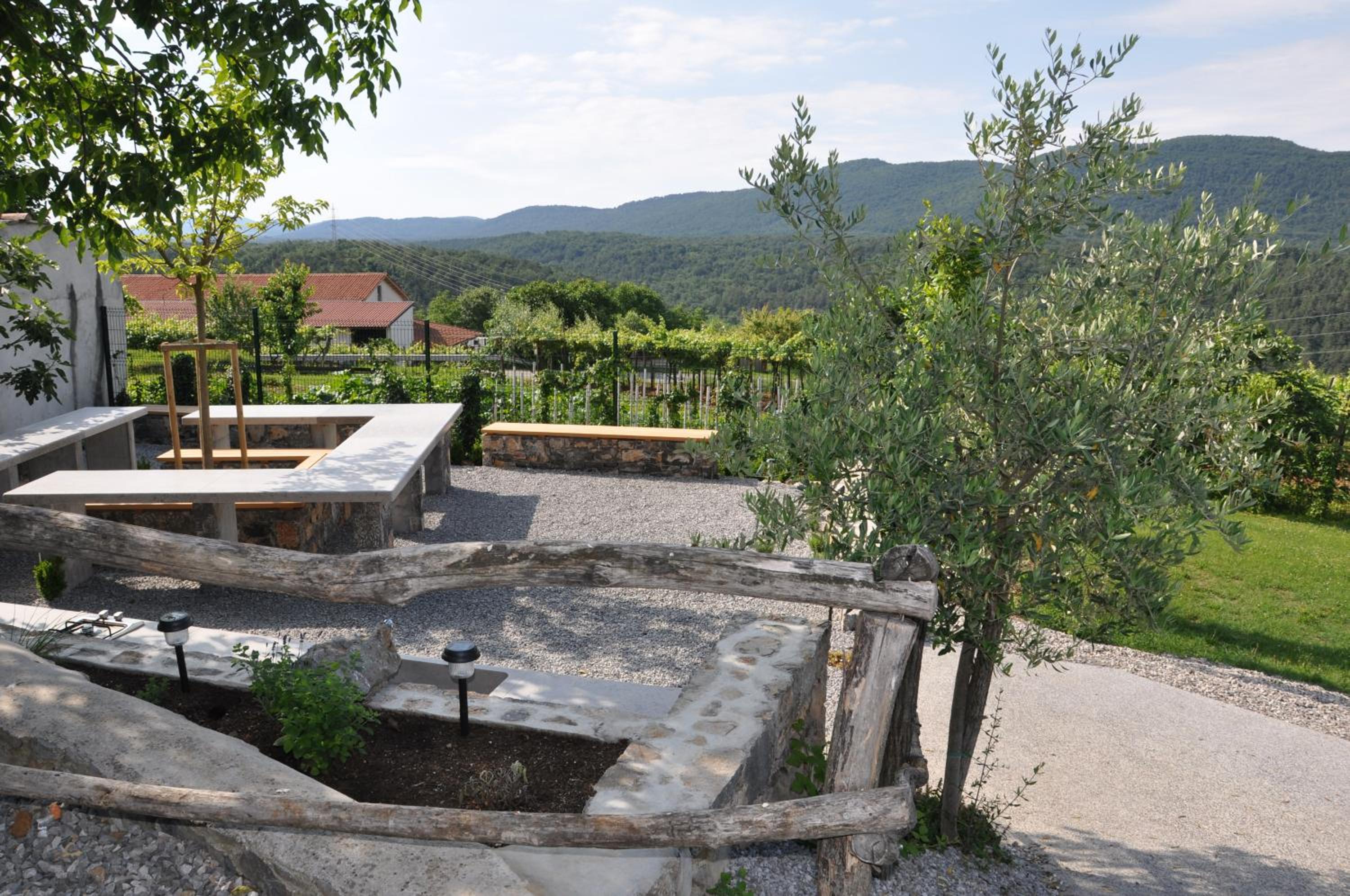 Pliskovica Youth Hostel view 4