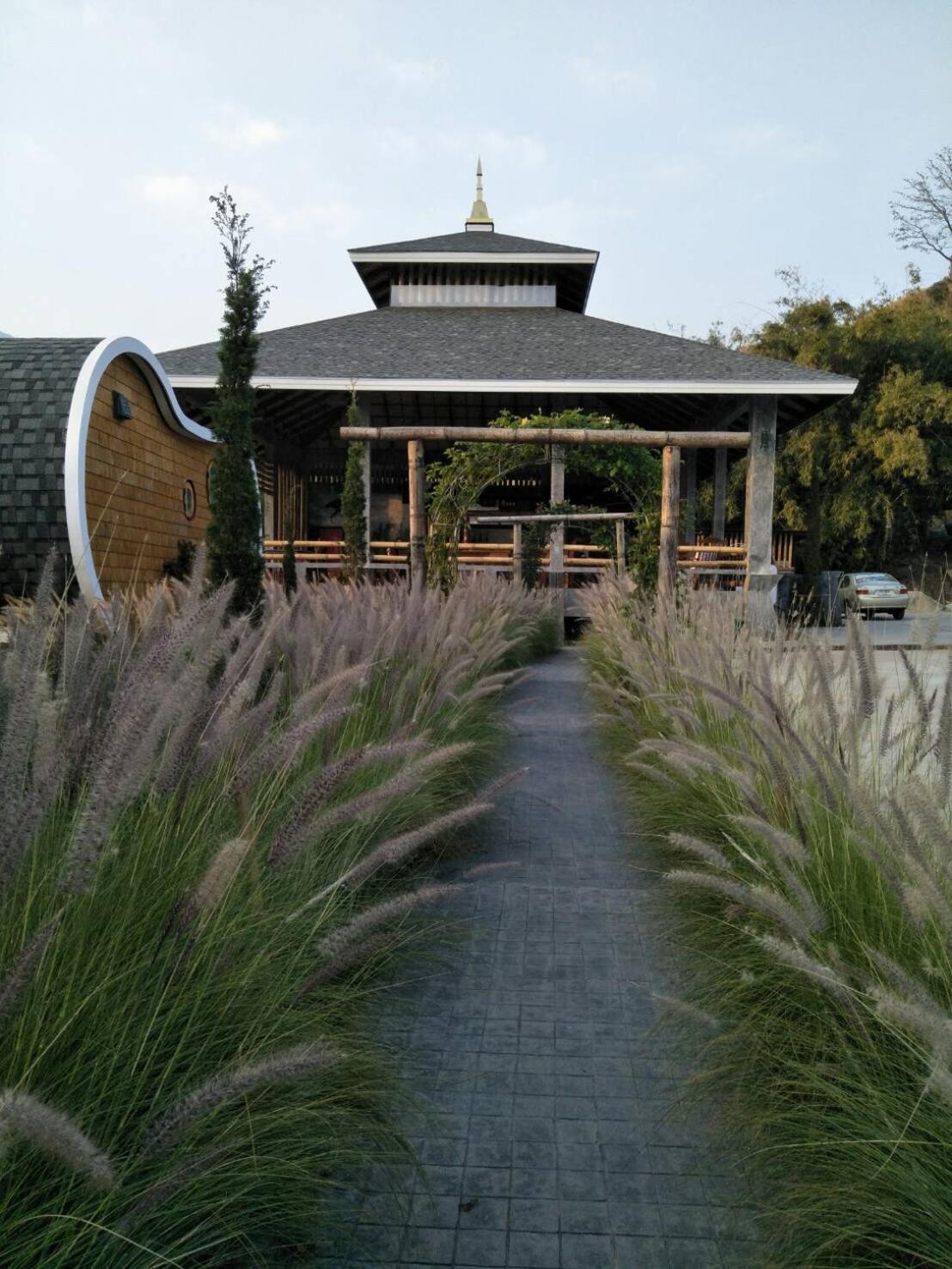Kiri Pura Resort