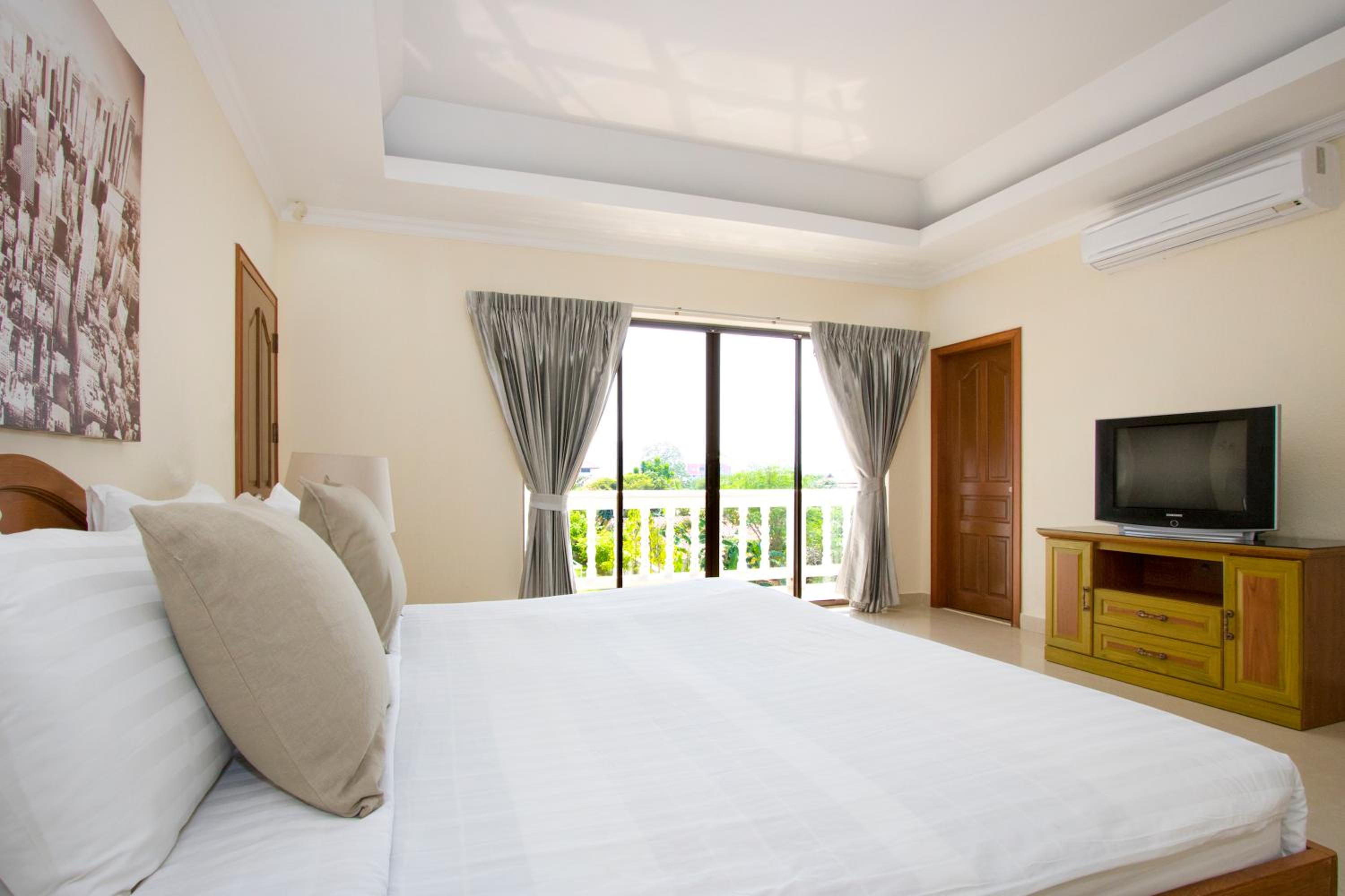 Avoca Pool Villas