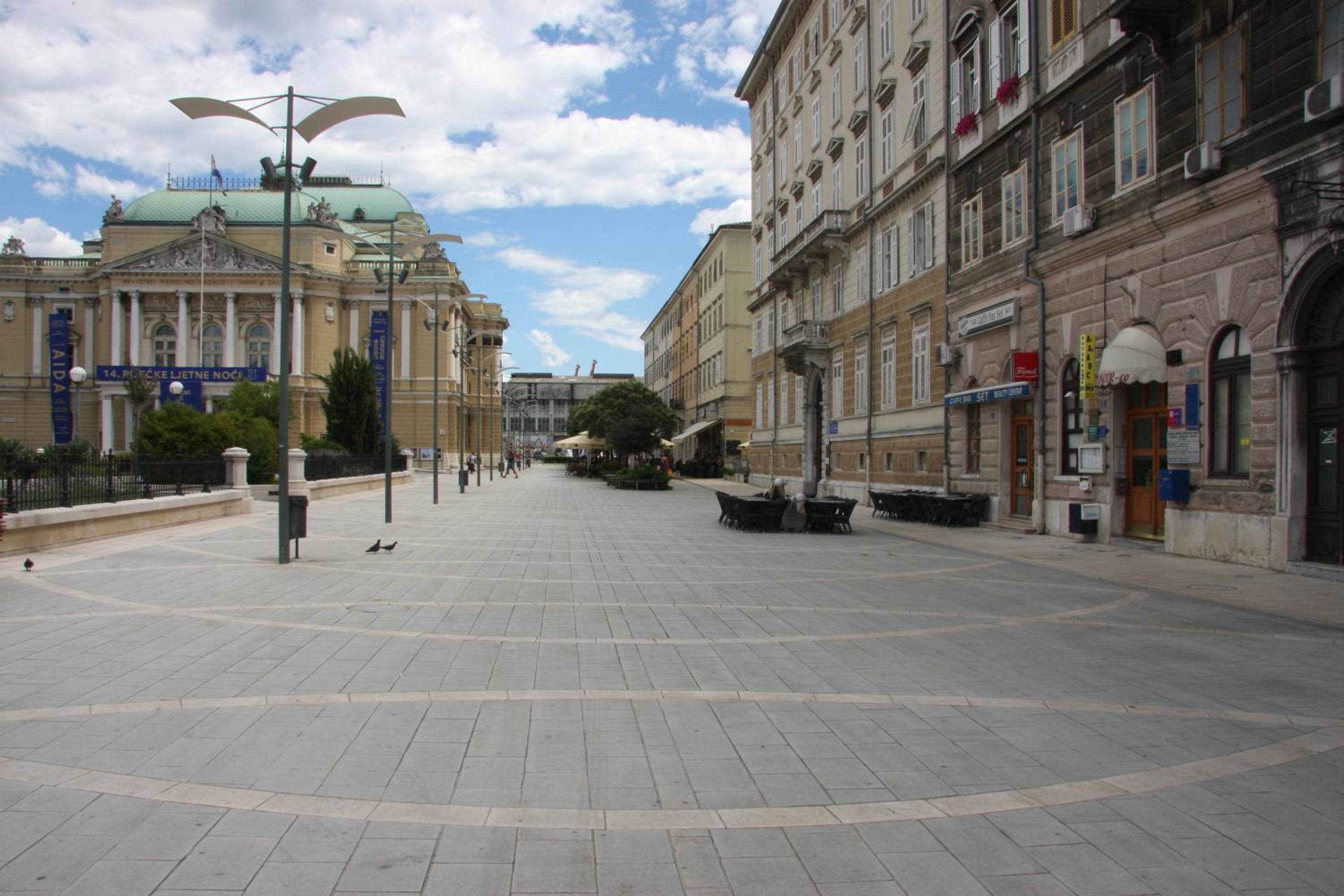 Apartment in city center view 2