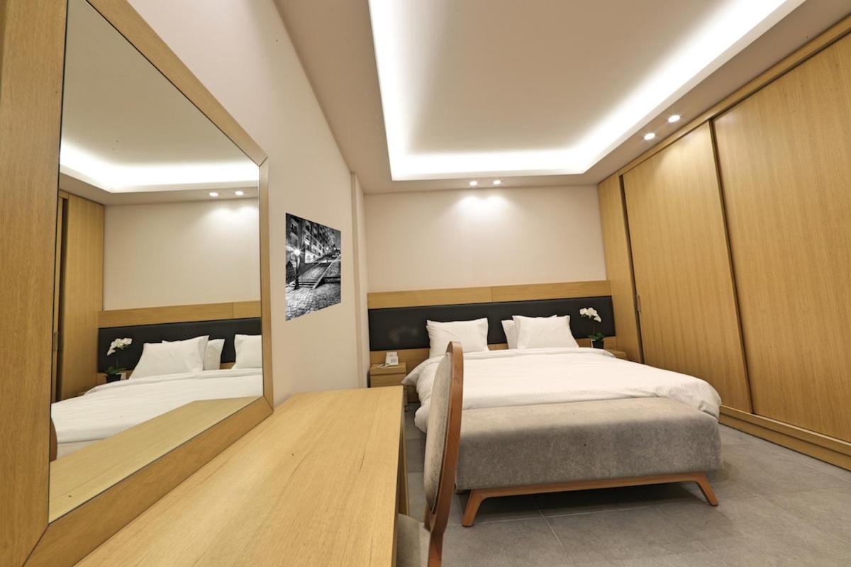 The Residence 649 view 4