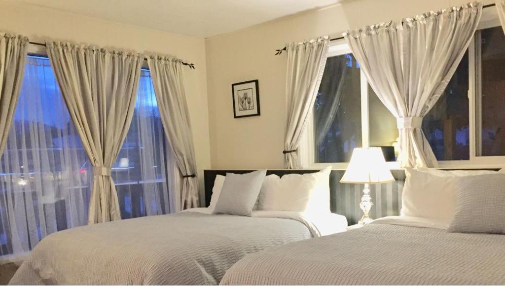 Piccadilly Motel