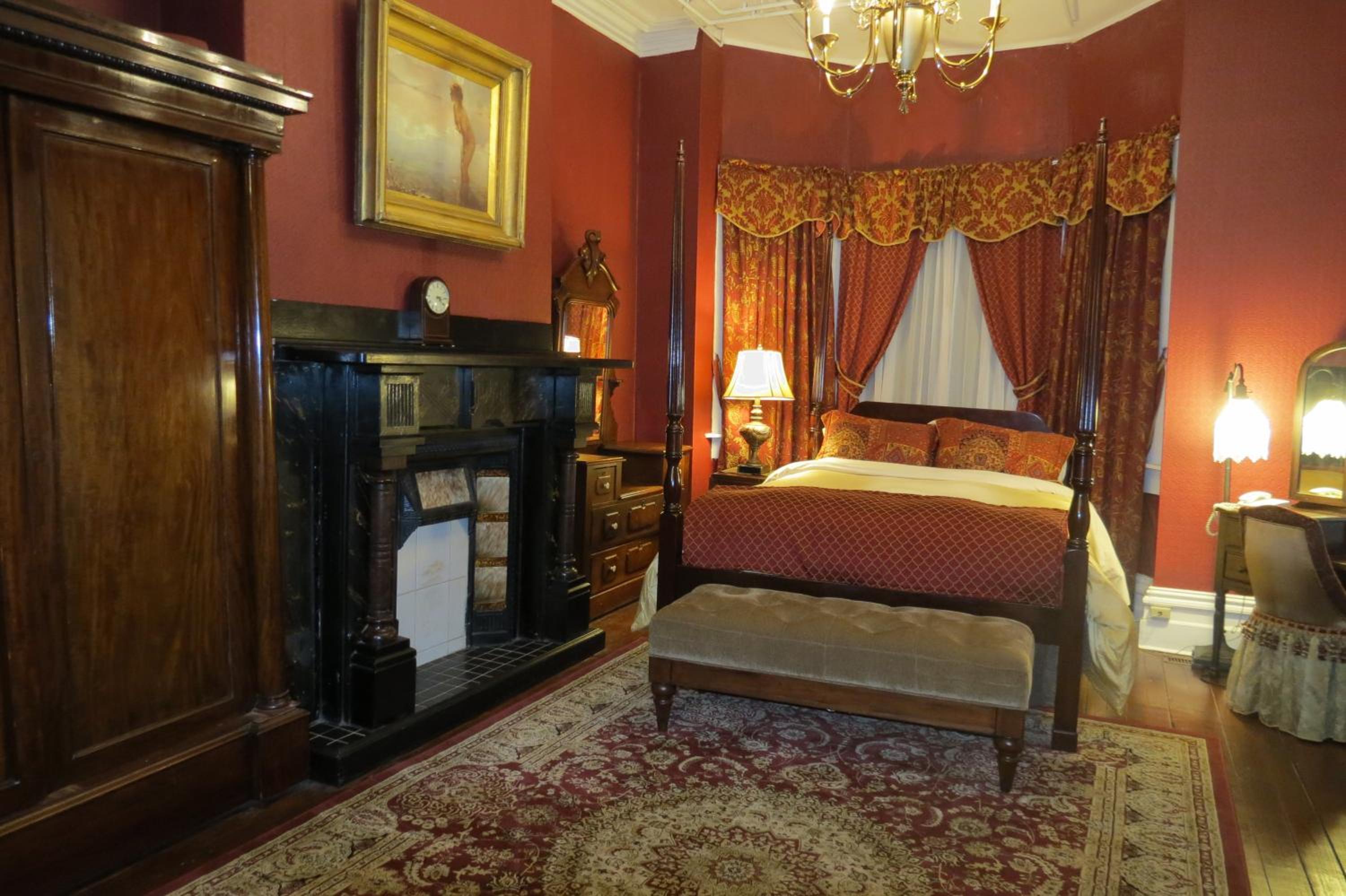 The Roses Heritage Inn