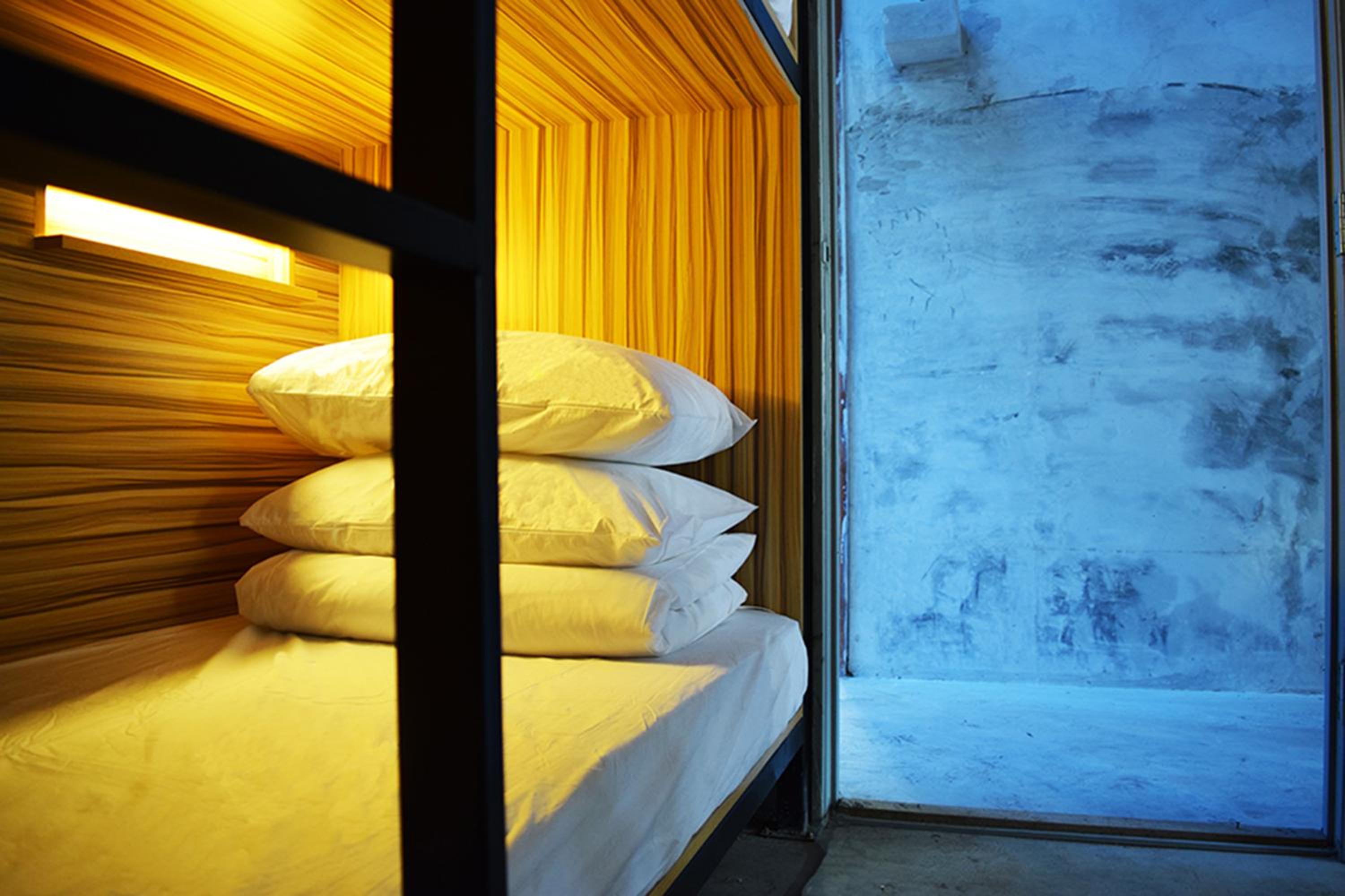 Chinatown Hostel by Mingle - Rooftop Private Jacuzzi with Bar