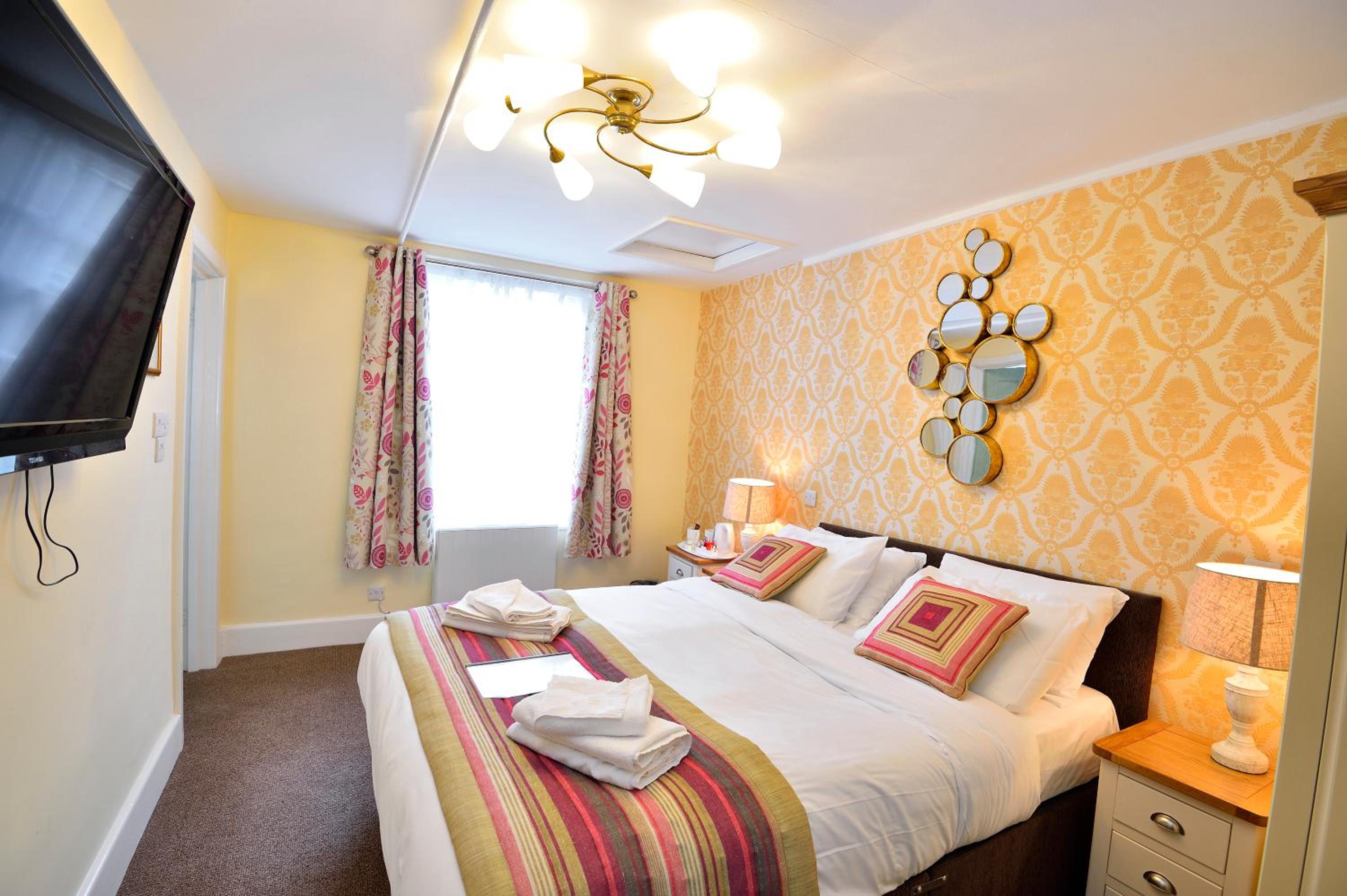 The Royal Victoria and Bull Hotel