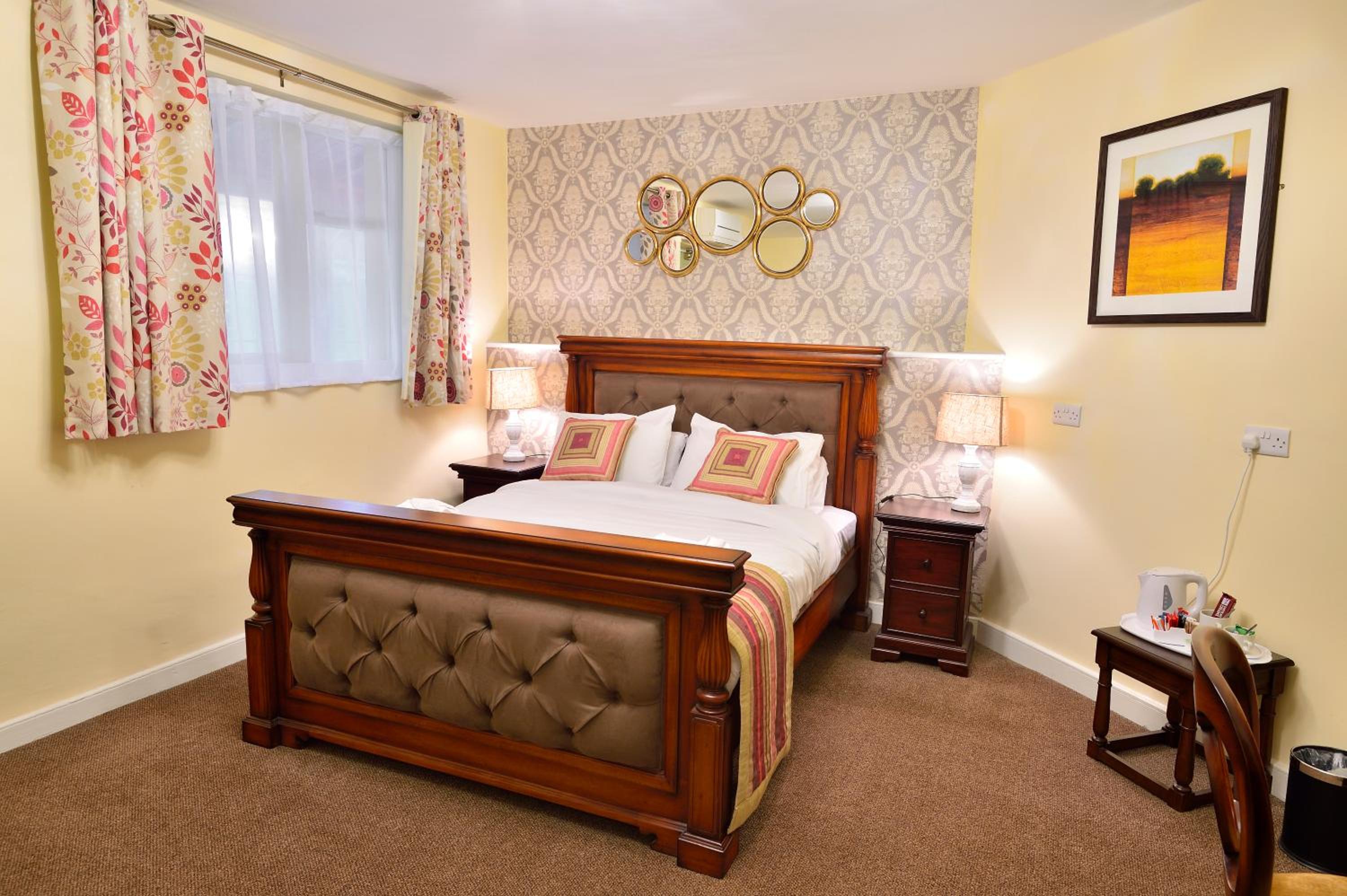 The Royal Victoria and Bull Hotel