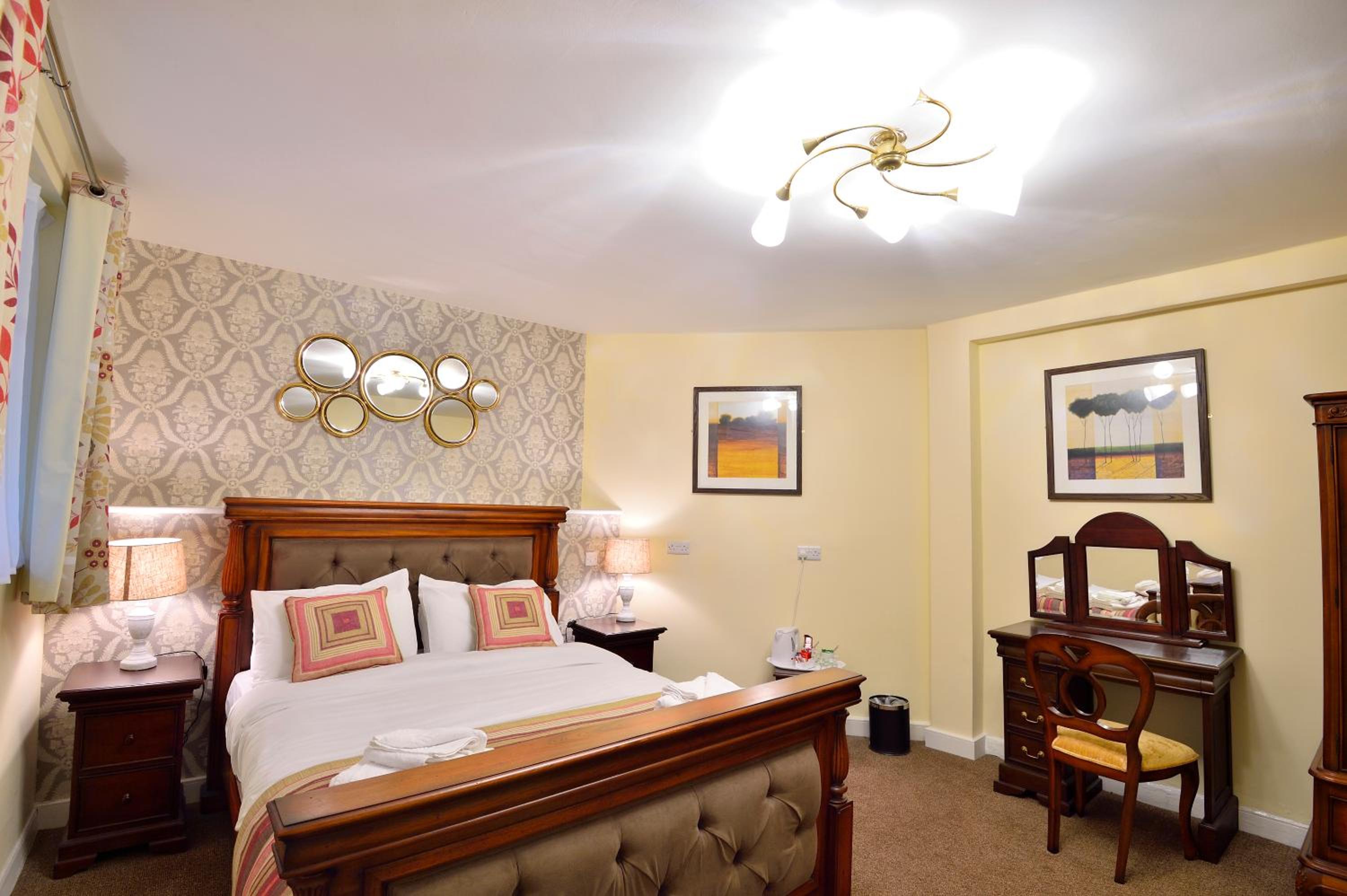 The Royal Victoria and Bull Hotel