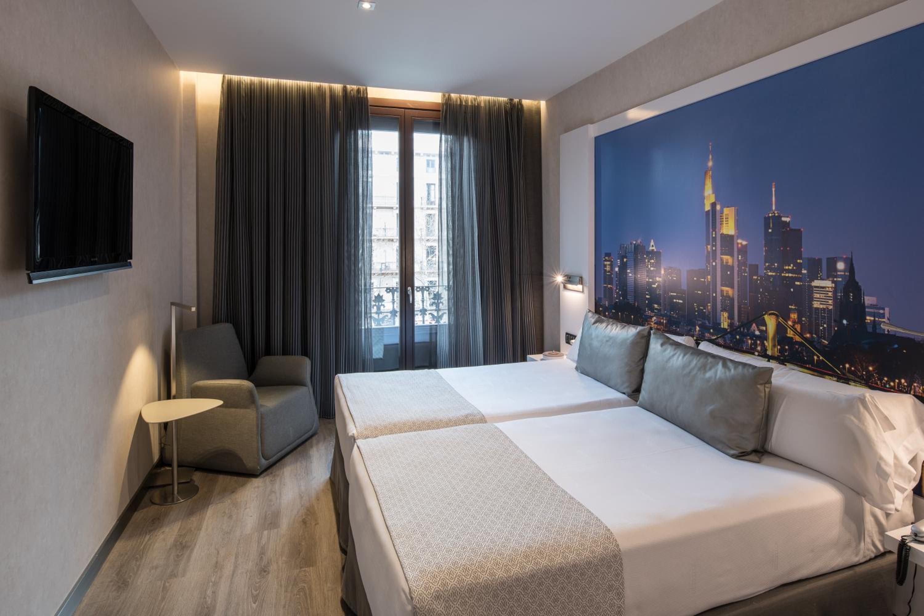 Hotel Catalonia Gran Via BCN - Image 1