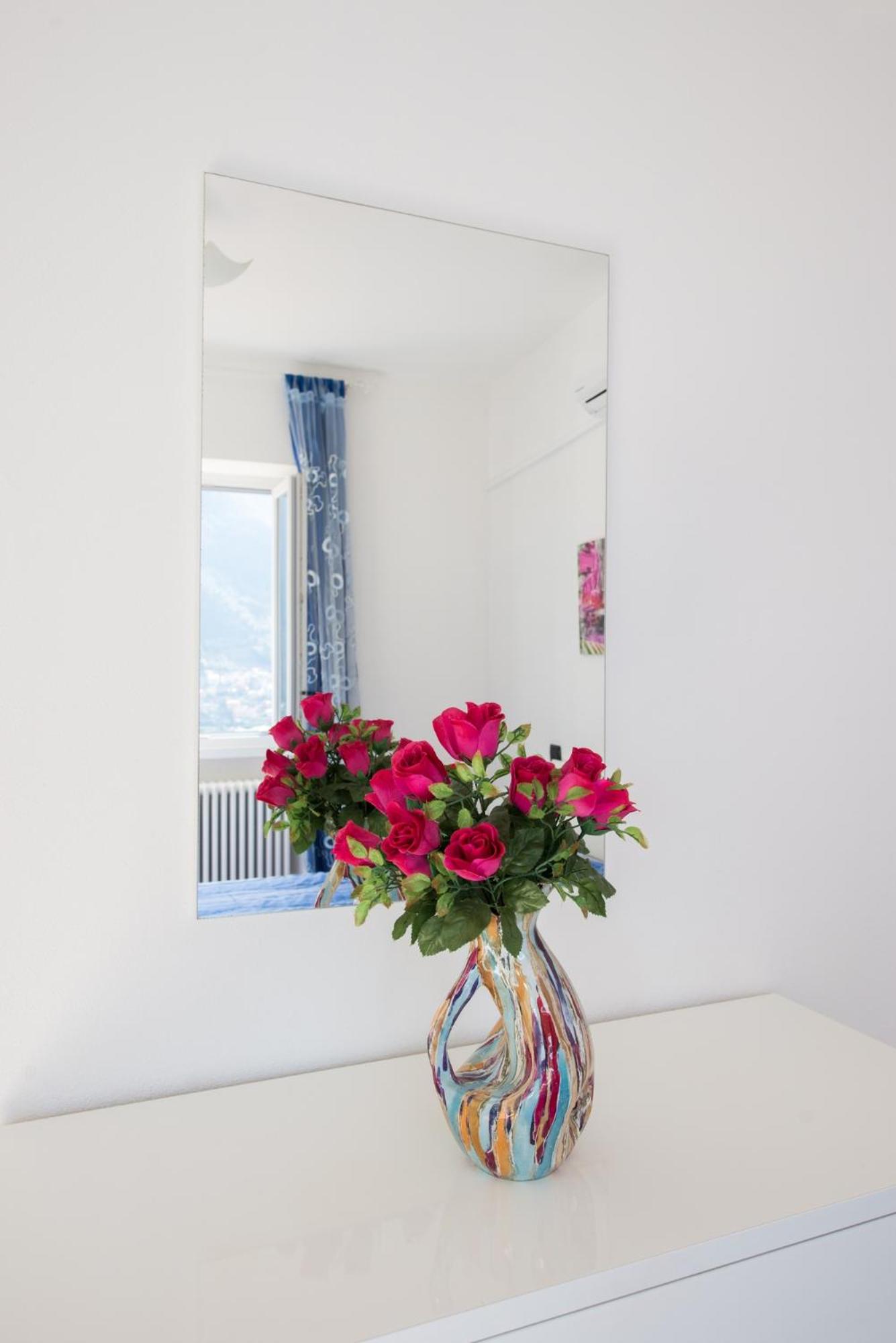 Pinky House en Nesso — other