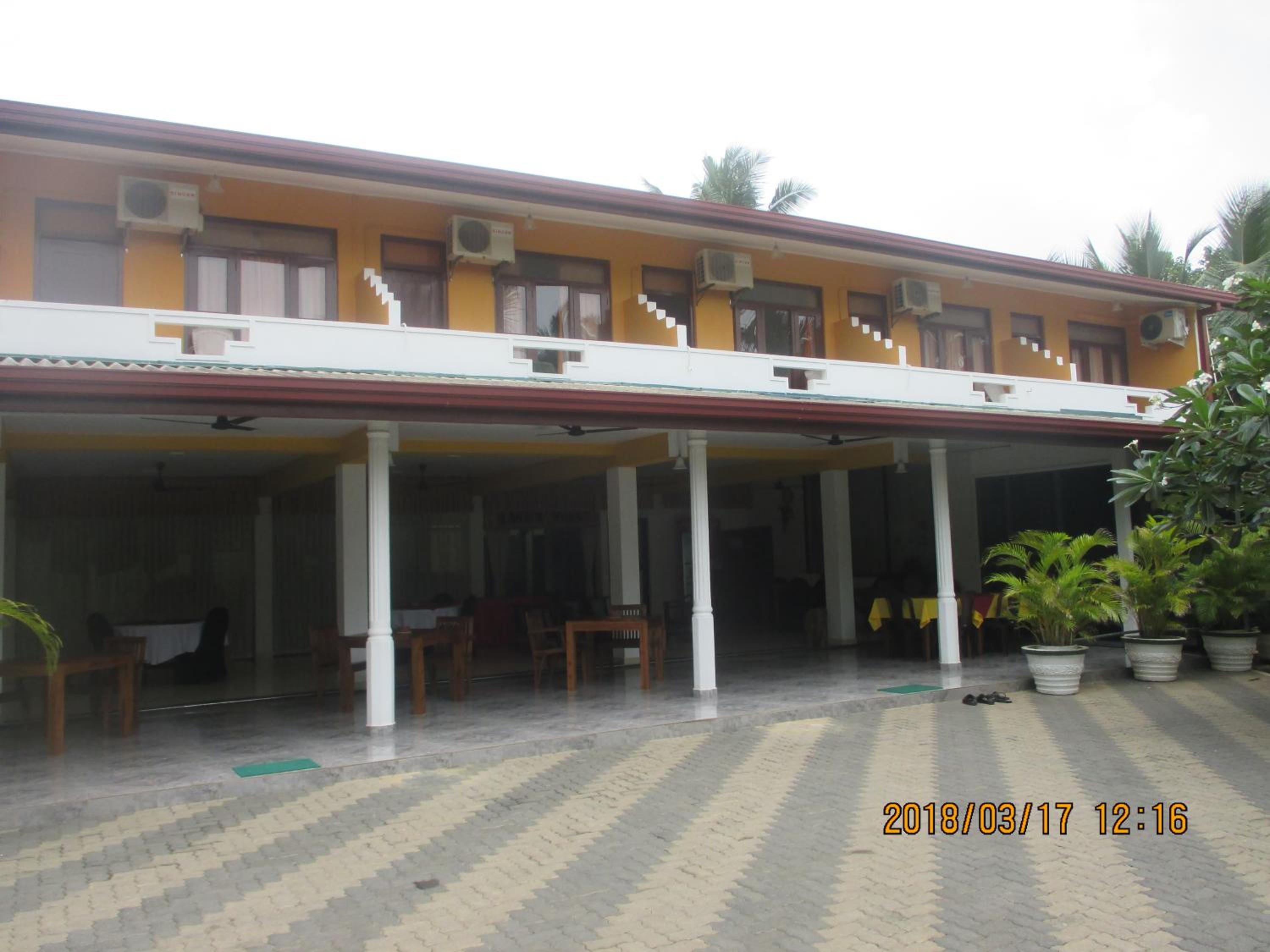 Larn's Villa Hotel & Apartment