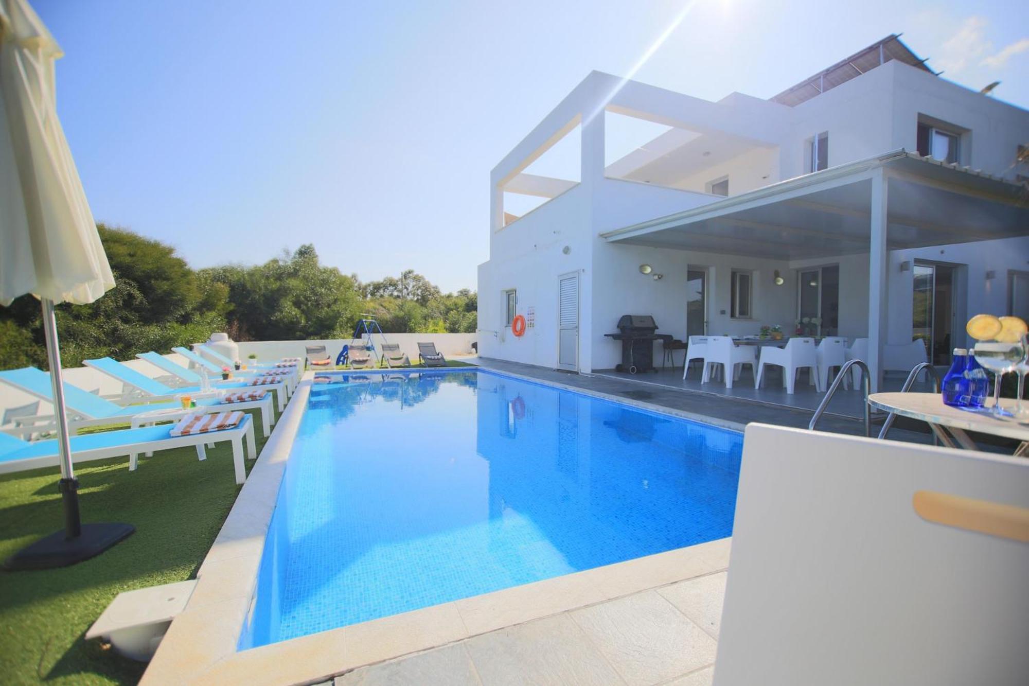 Akefalou Bay Villa