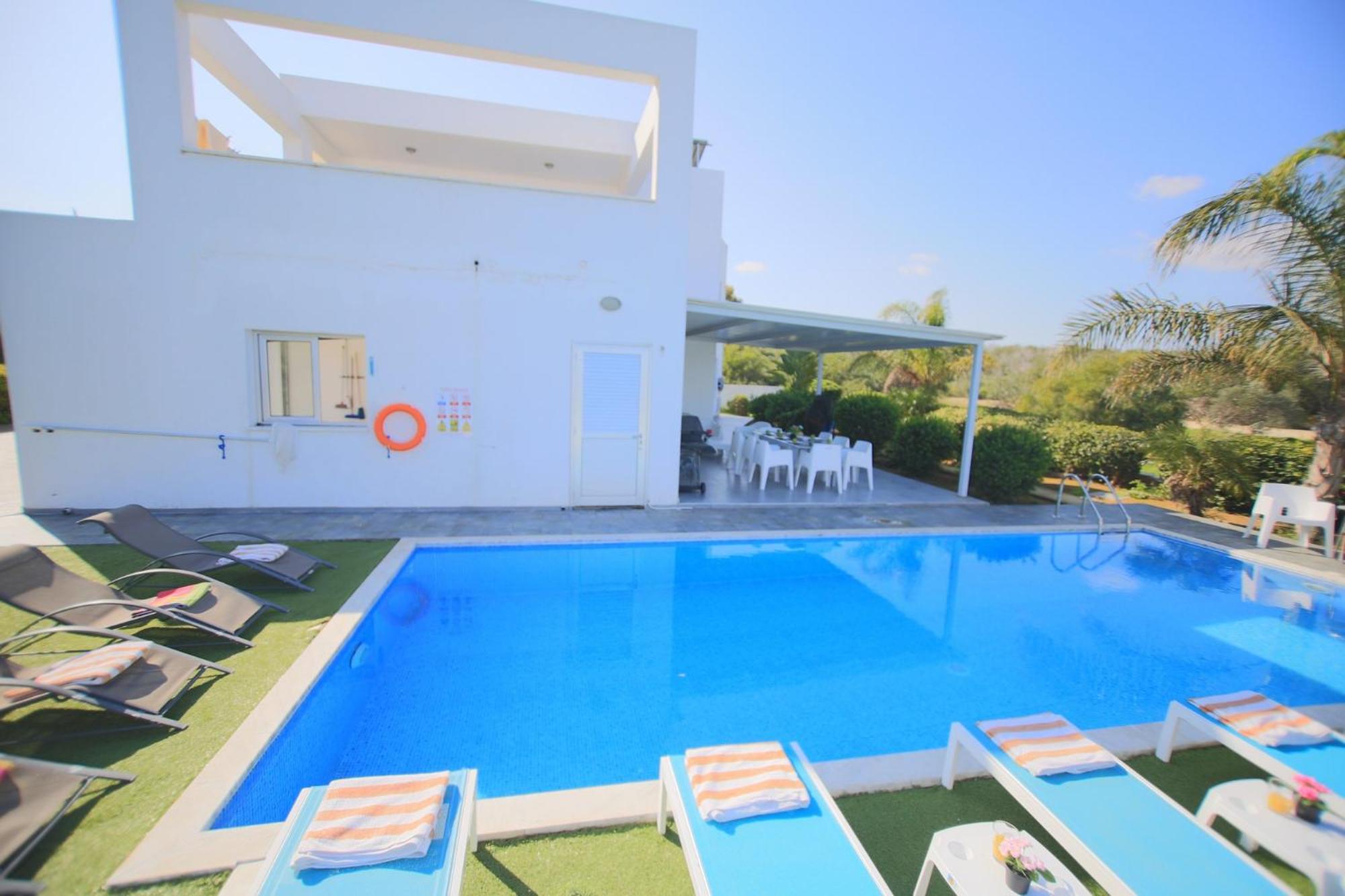 Akefalou Bay Villa