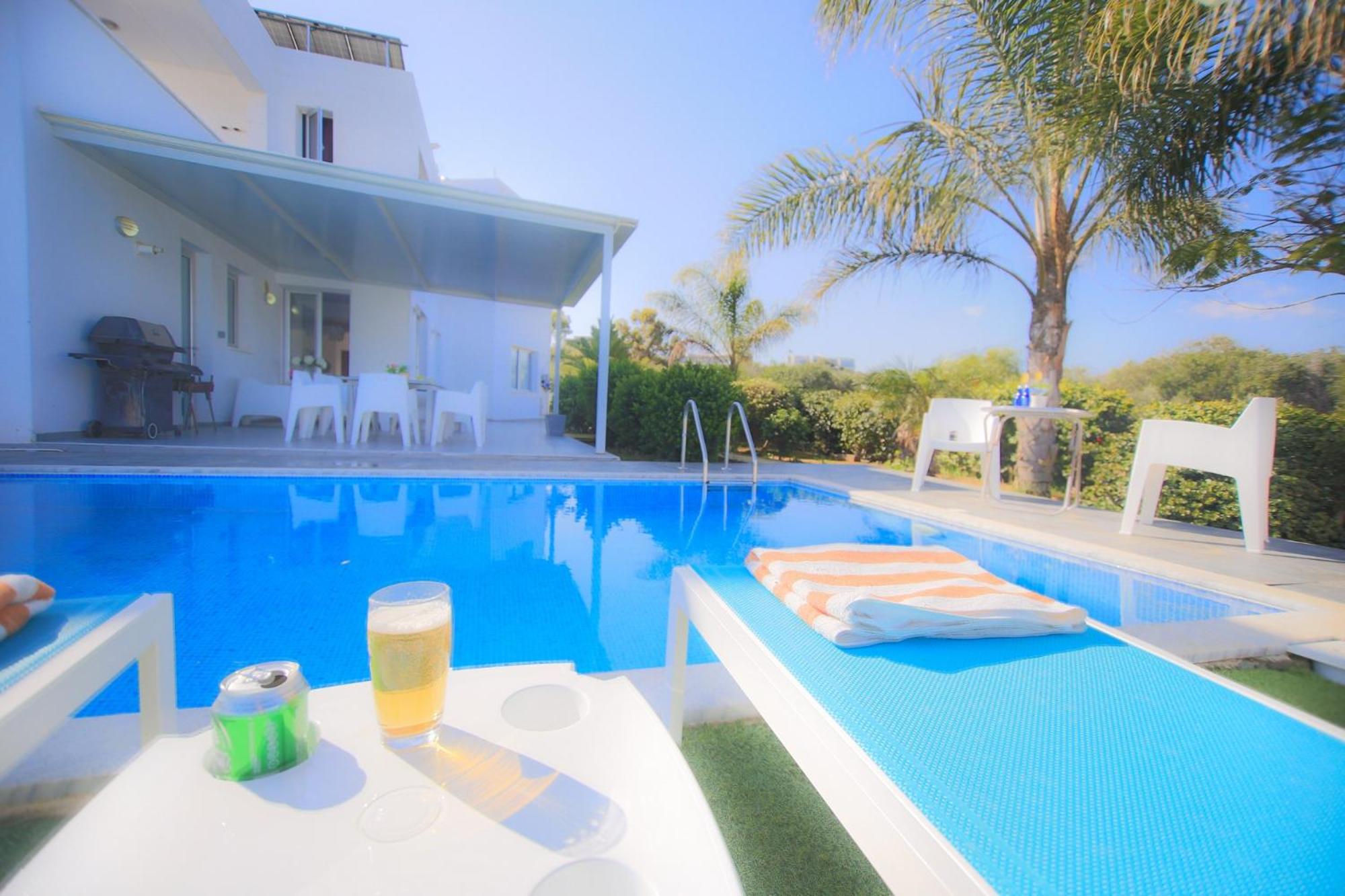 Akefalou Bay Villa