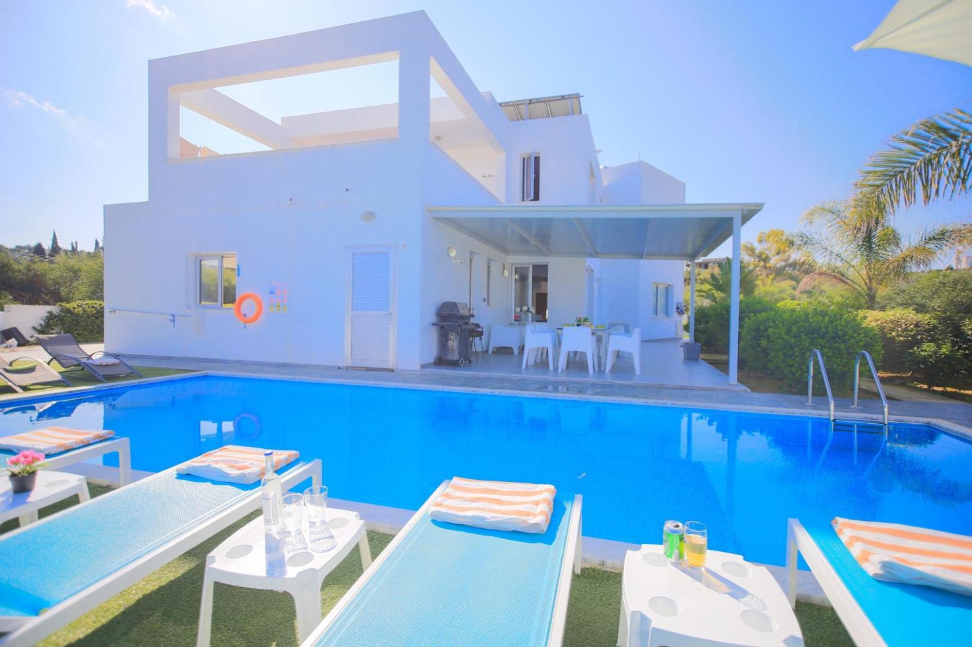 Akefalou Bay Villa