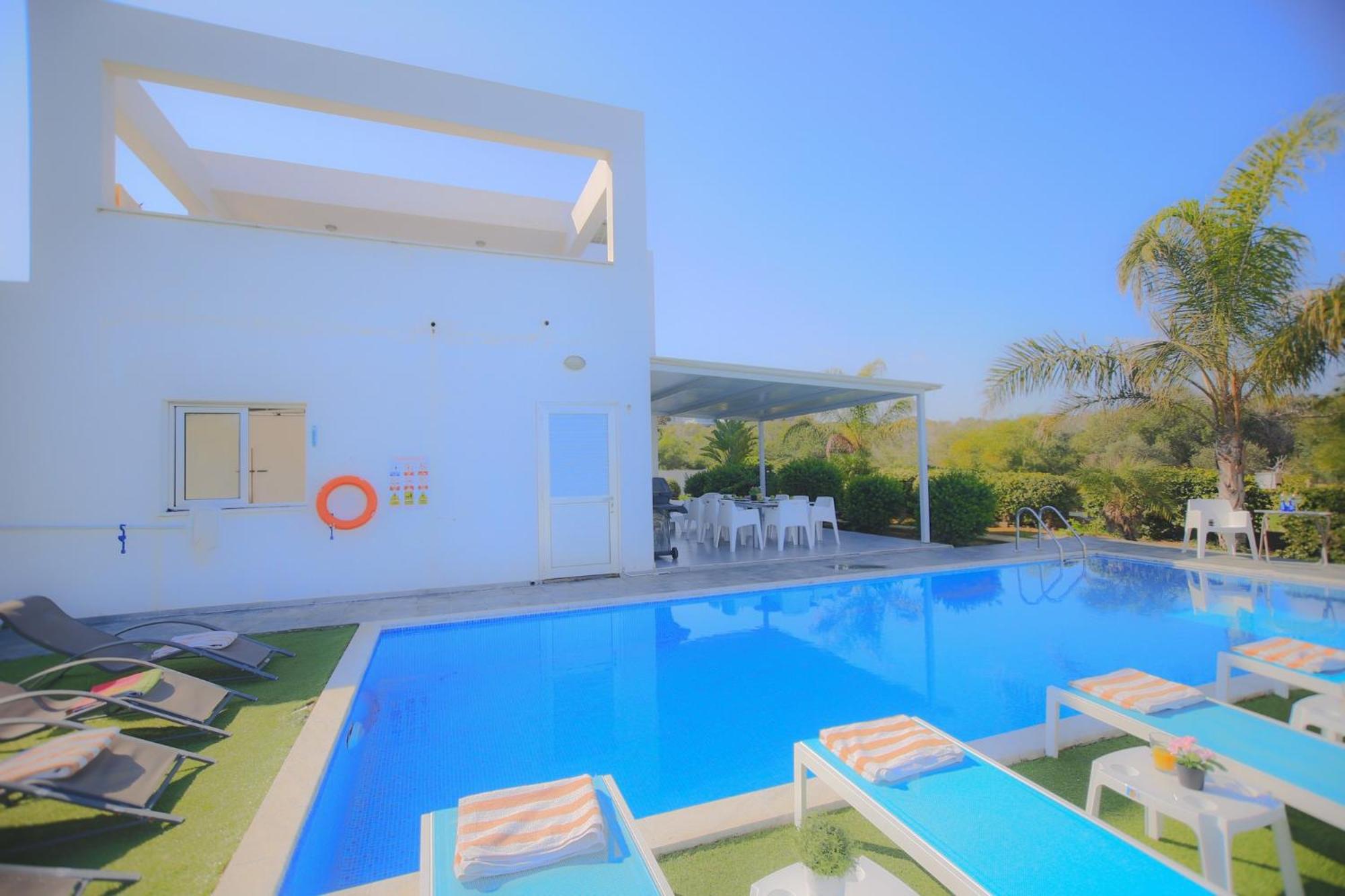 Akefalou Bay Villa