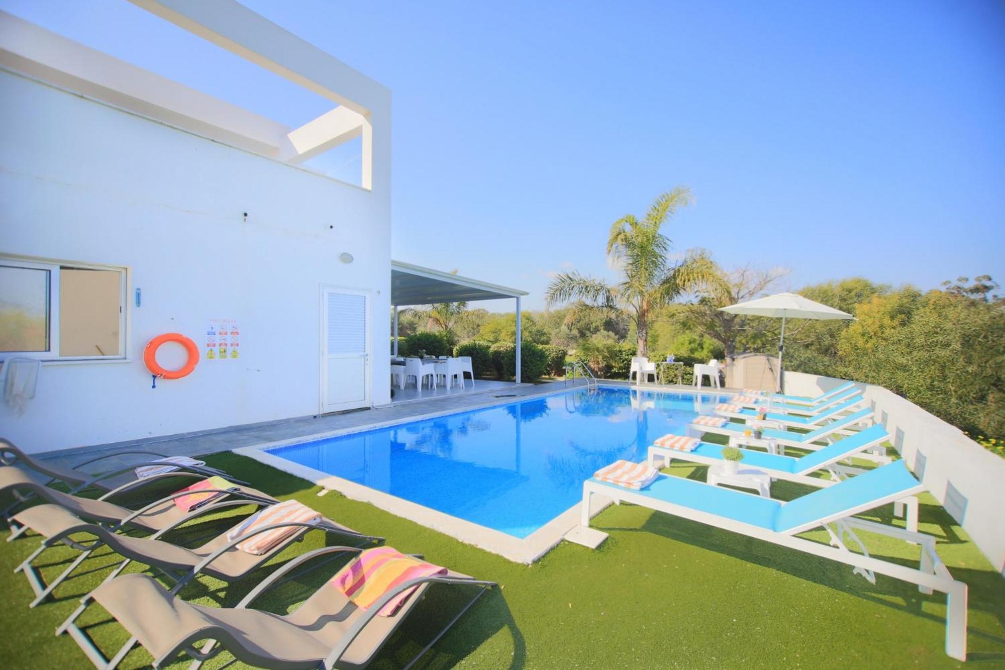 Akefalou Bay Villa