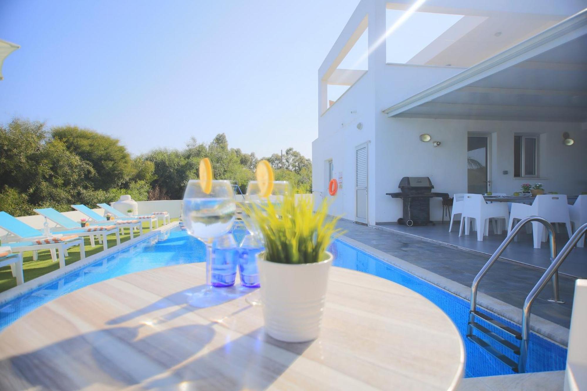 Akefalou Bay Villa
