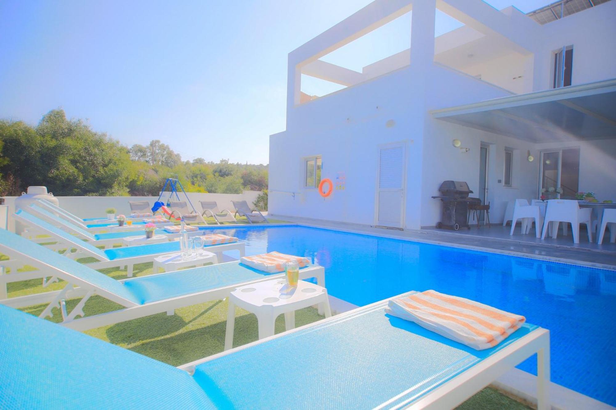 Akefalou Bay Villa