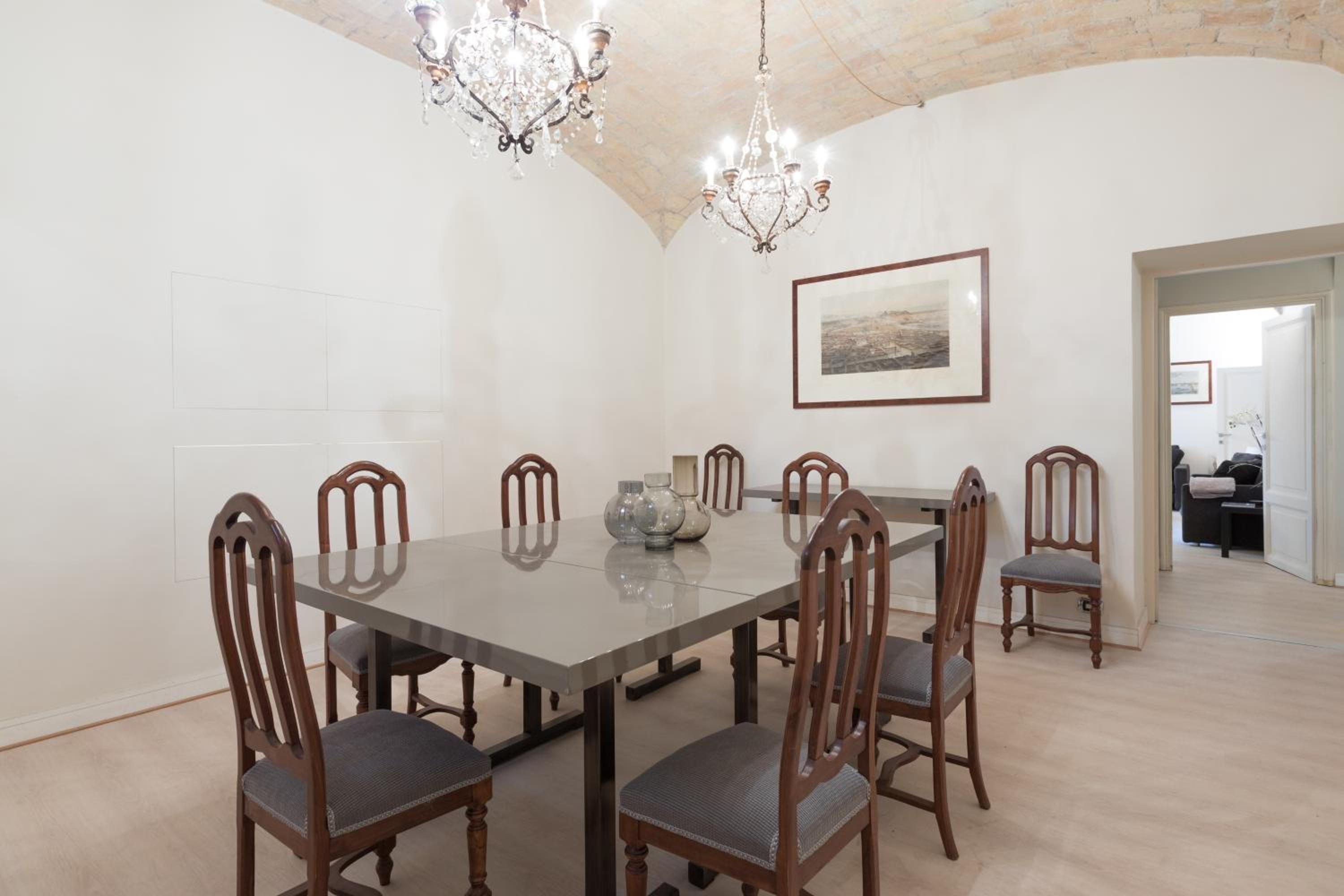 Amazing 4 bedrooms apartment with garden