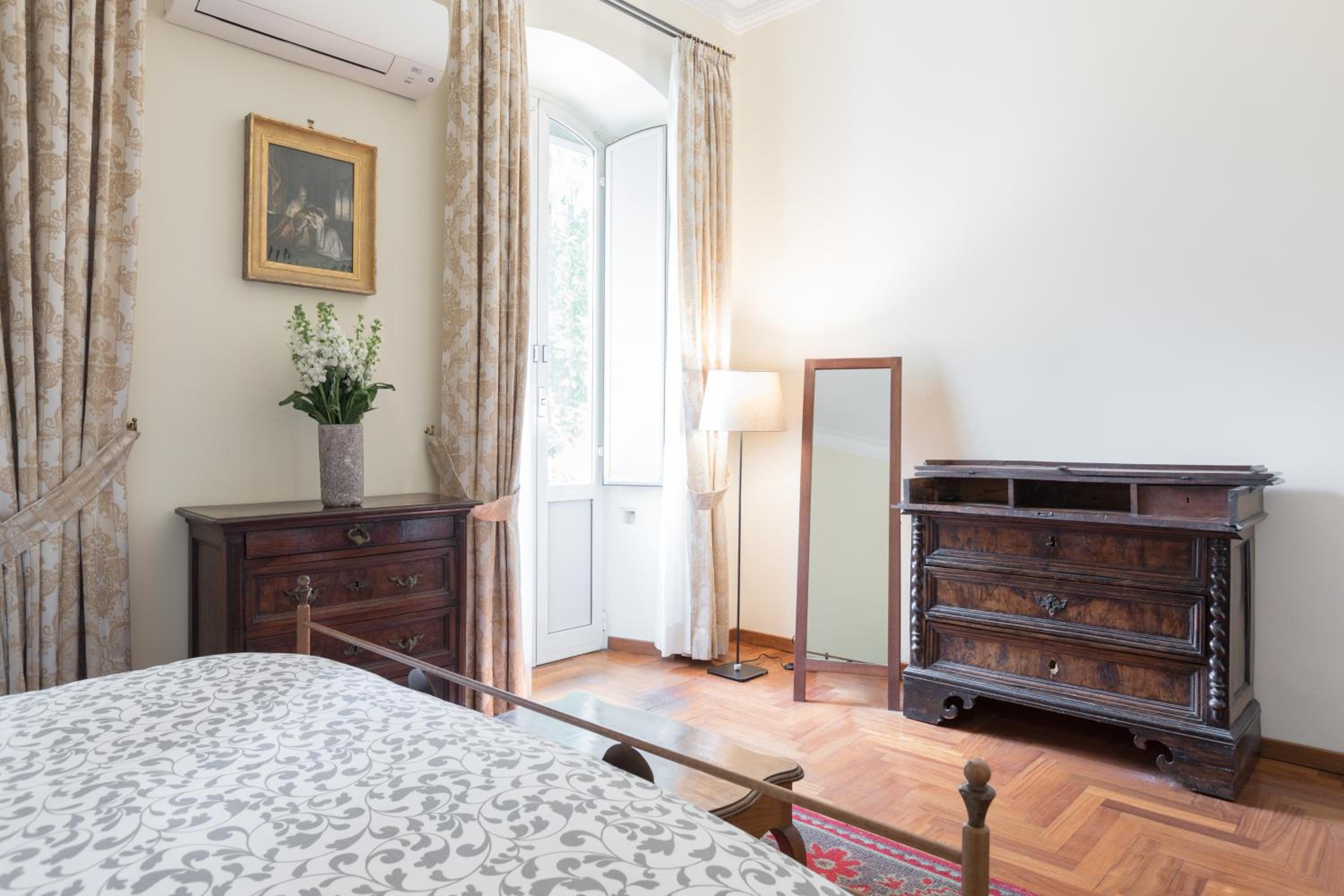 Amazing 4 bedrooms apartment with garden