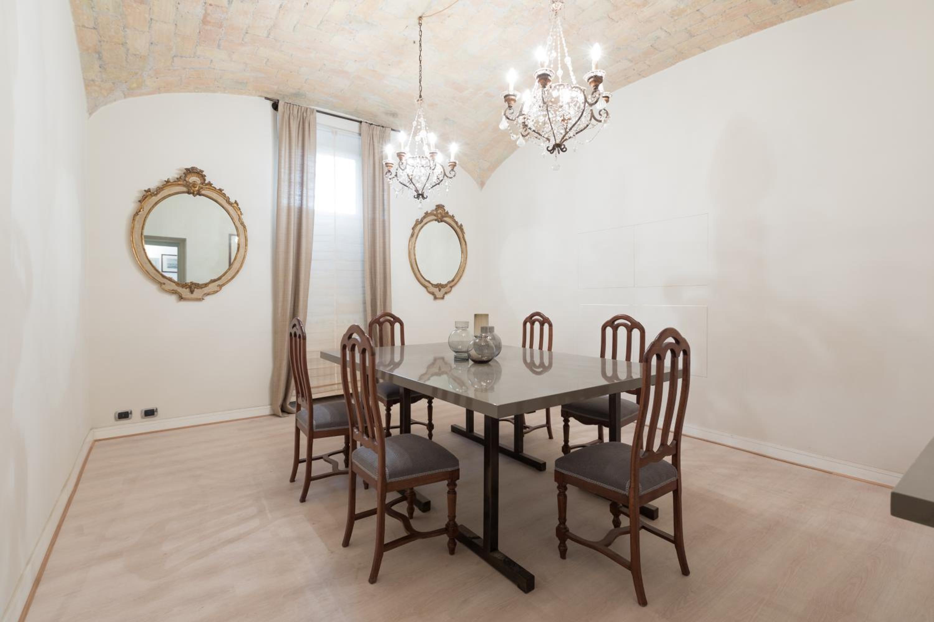 Amazing 4 bedrooms apartment with garden