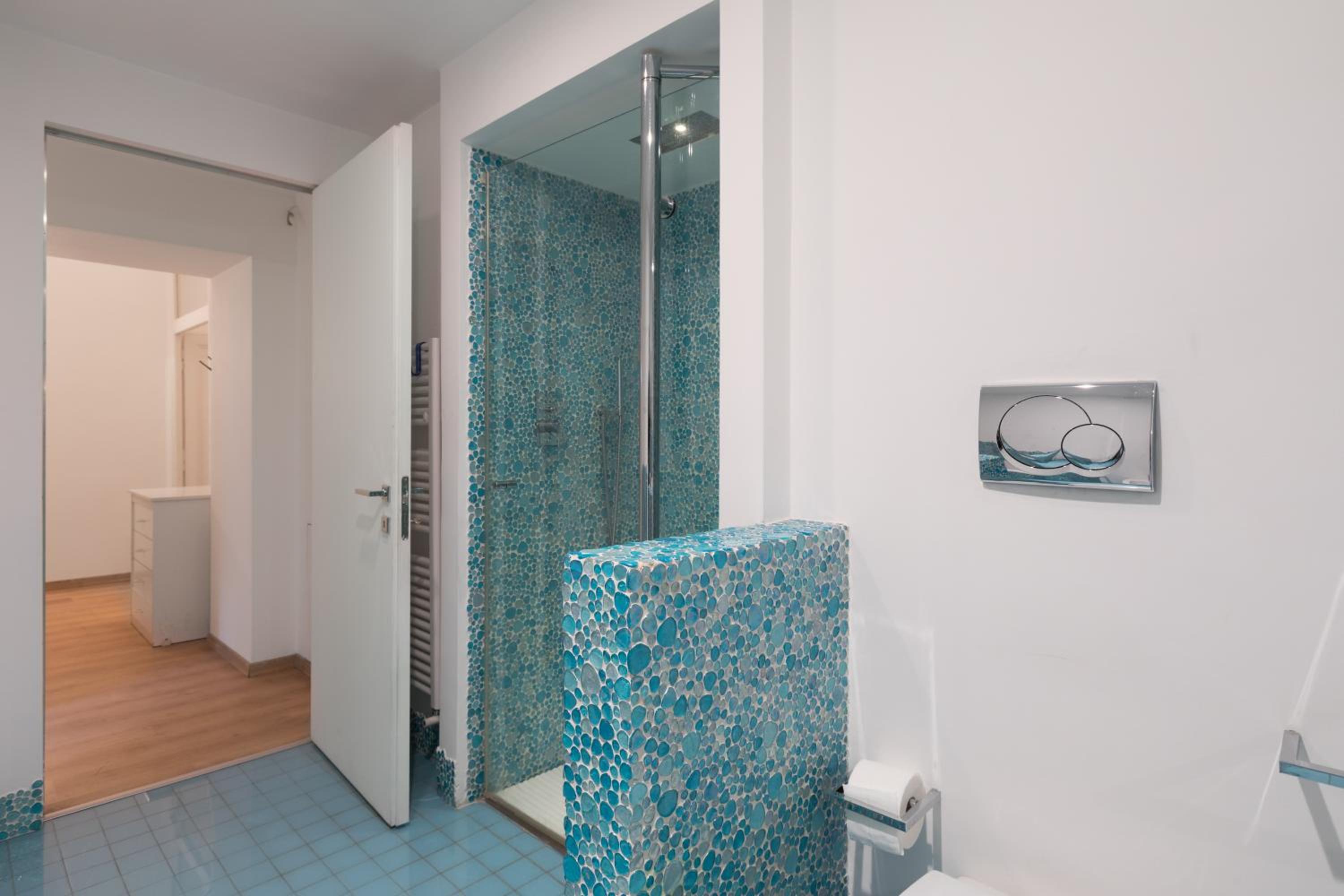 Amazing 4 bedrooms apartment with garden