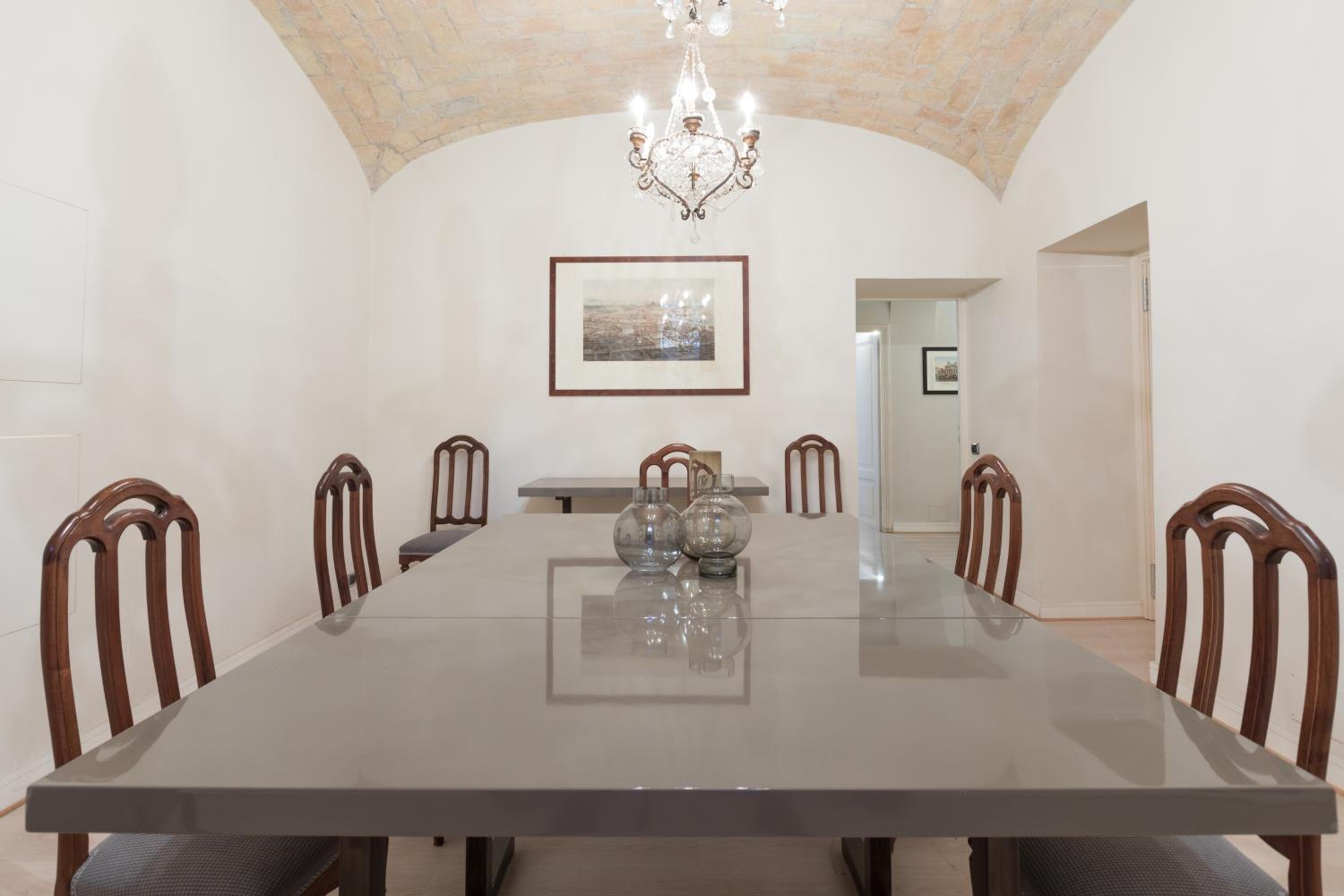 Amazing 4 bedrooms apartment with garden