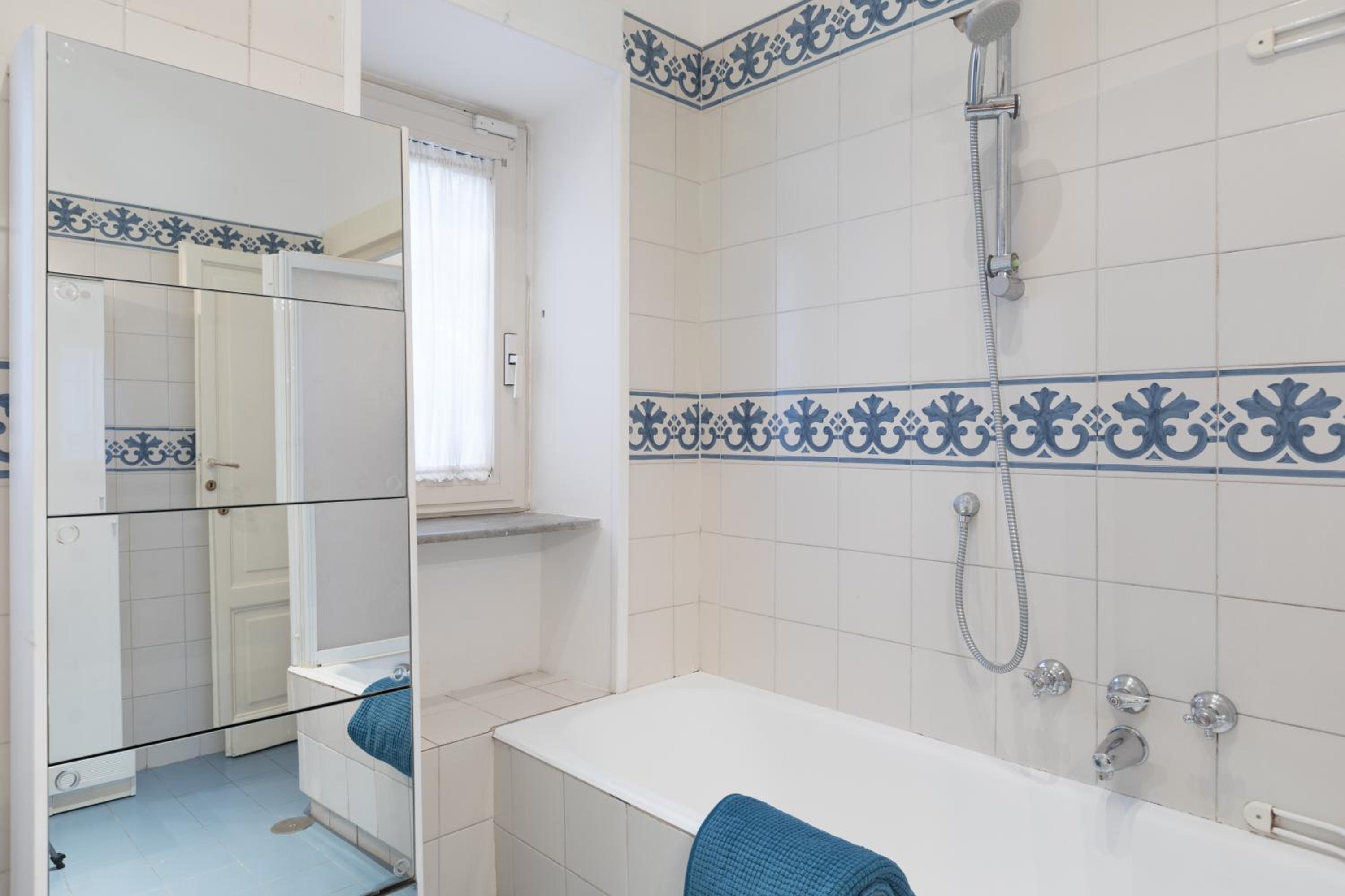 Amazing 4 bedrooms apartment with garden