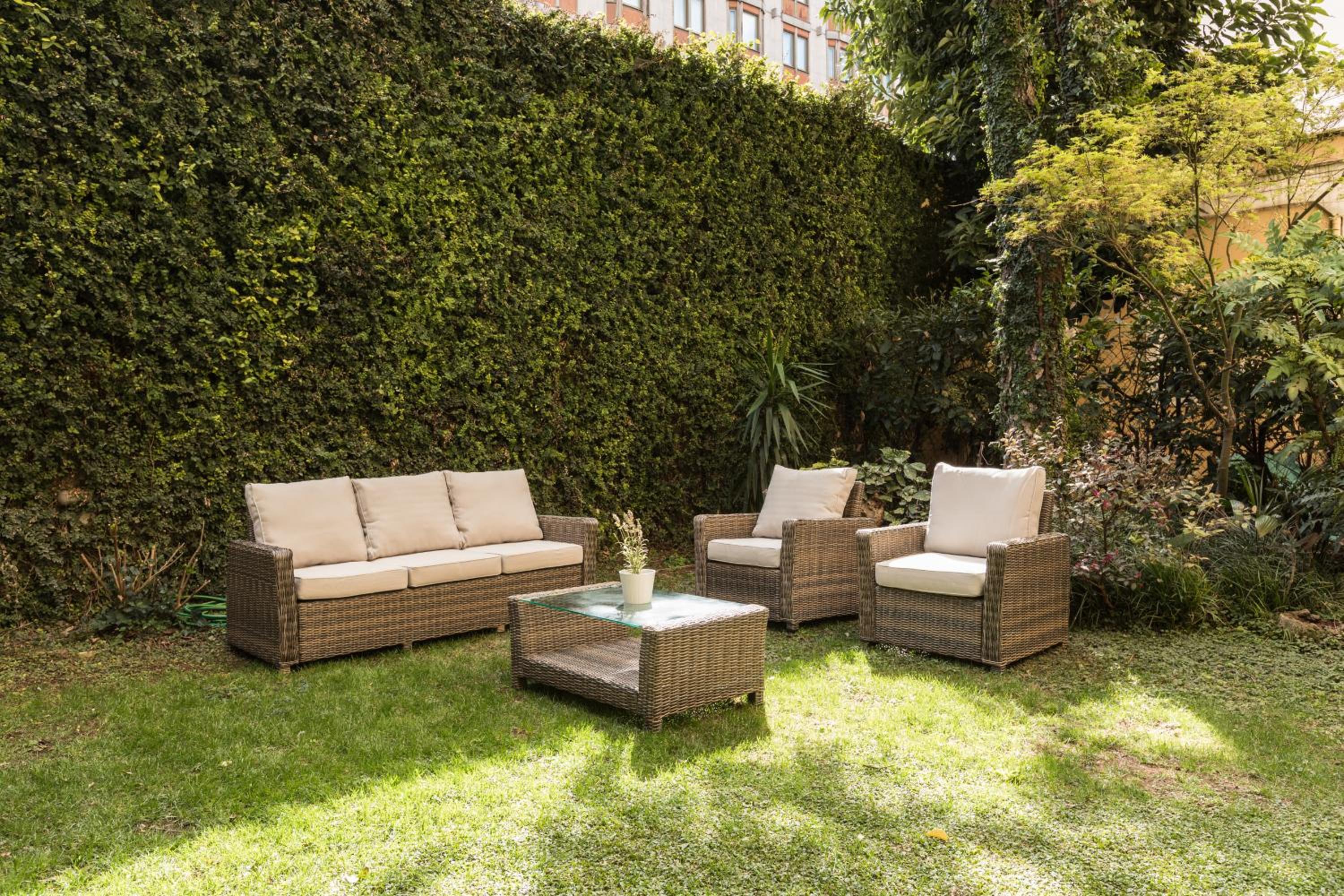Amazing 4 bedrooms apartment with garden