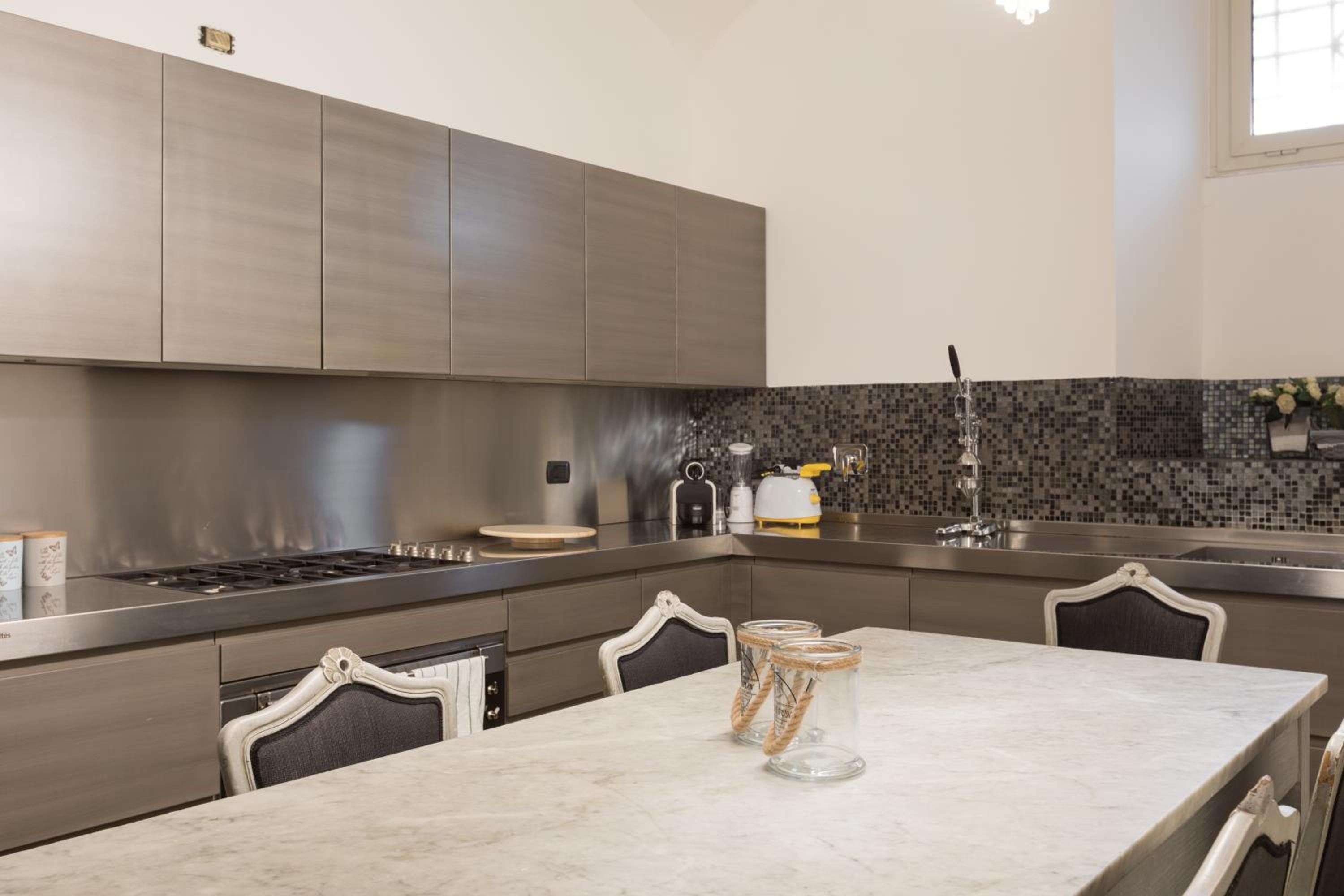 Amazing 4 bedrooms apartment with garden