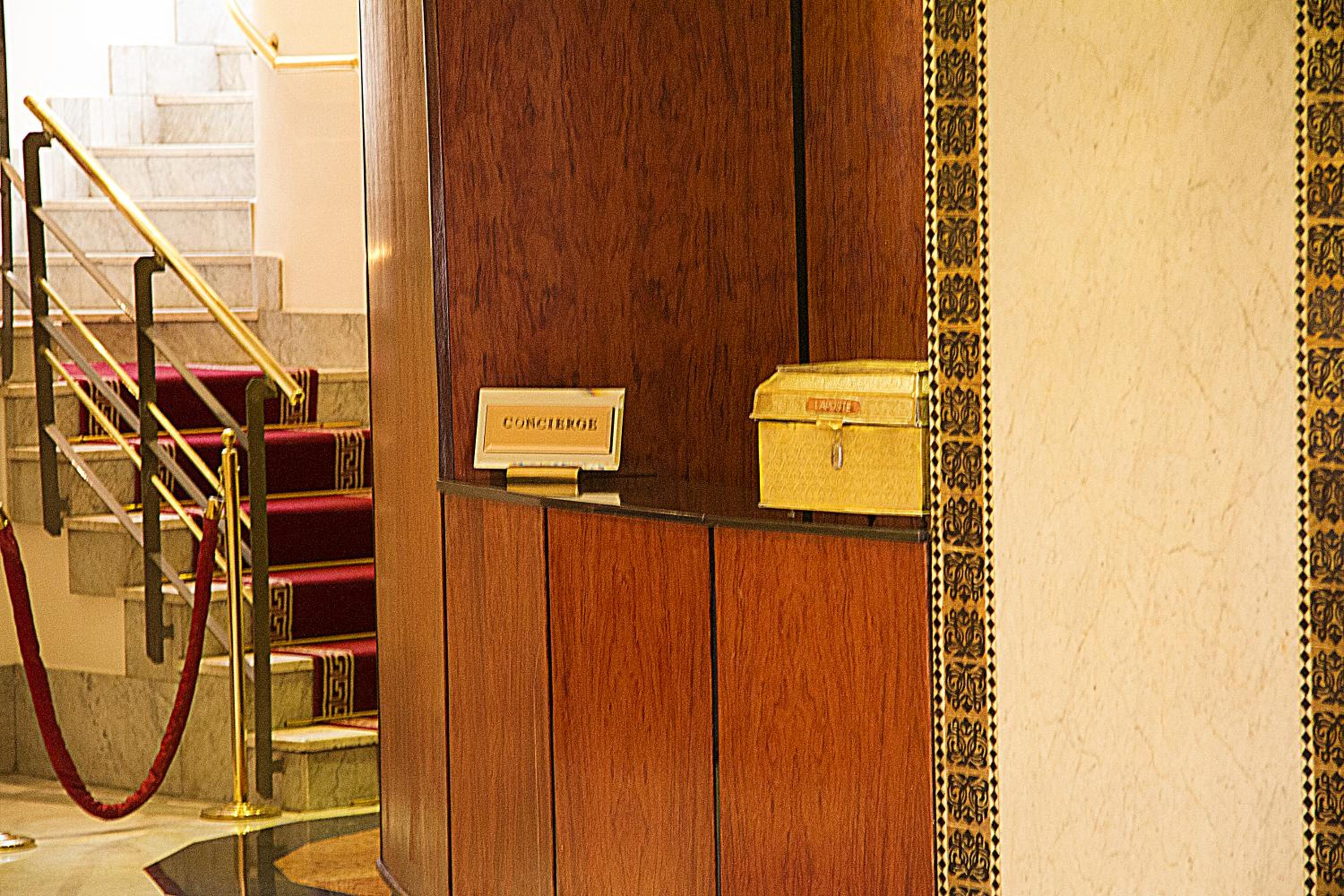 Reception & Lobby