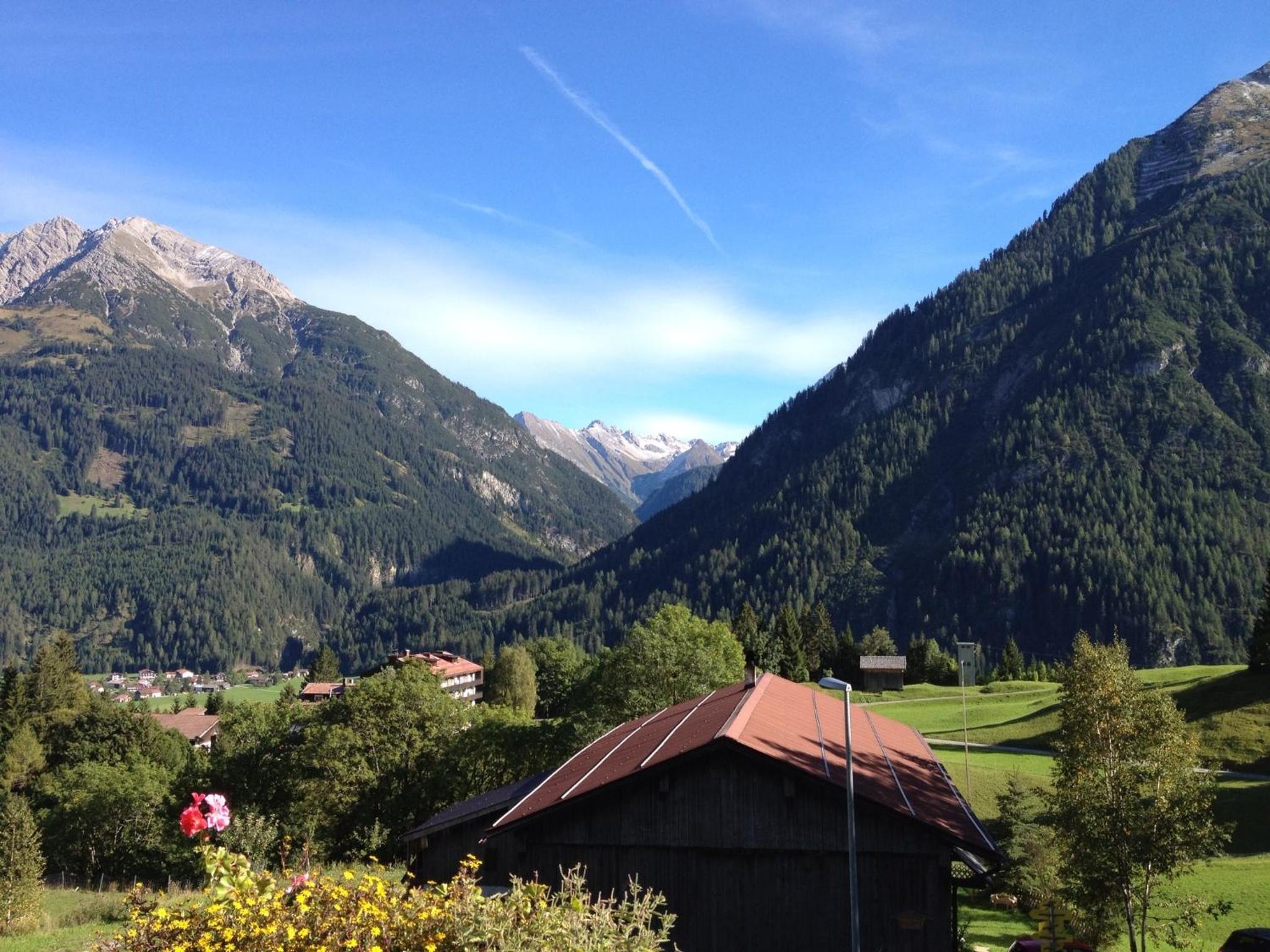 WOLF RETREAT Apartments im Lechtal davor Appartementhaus Michaela