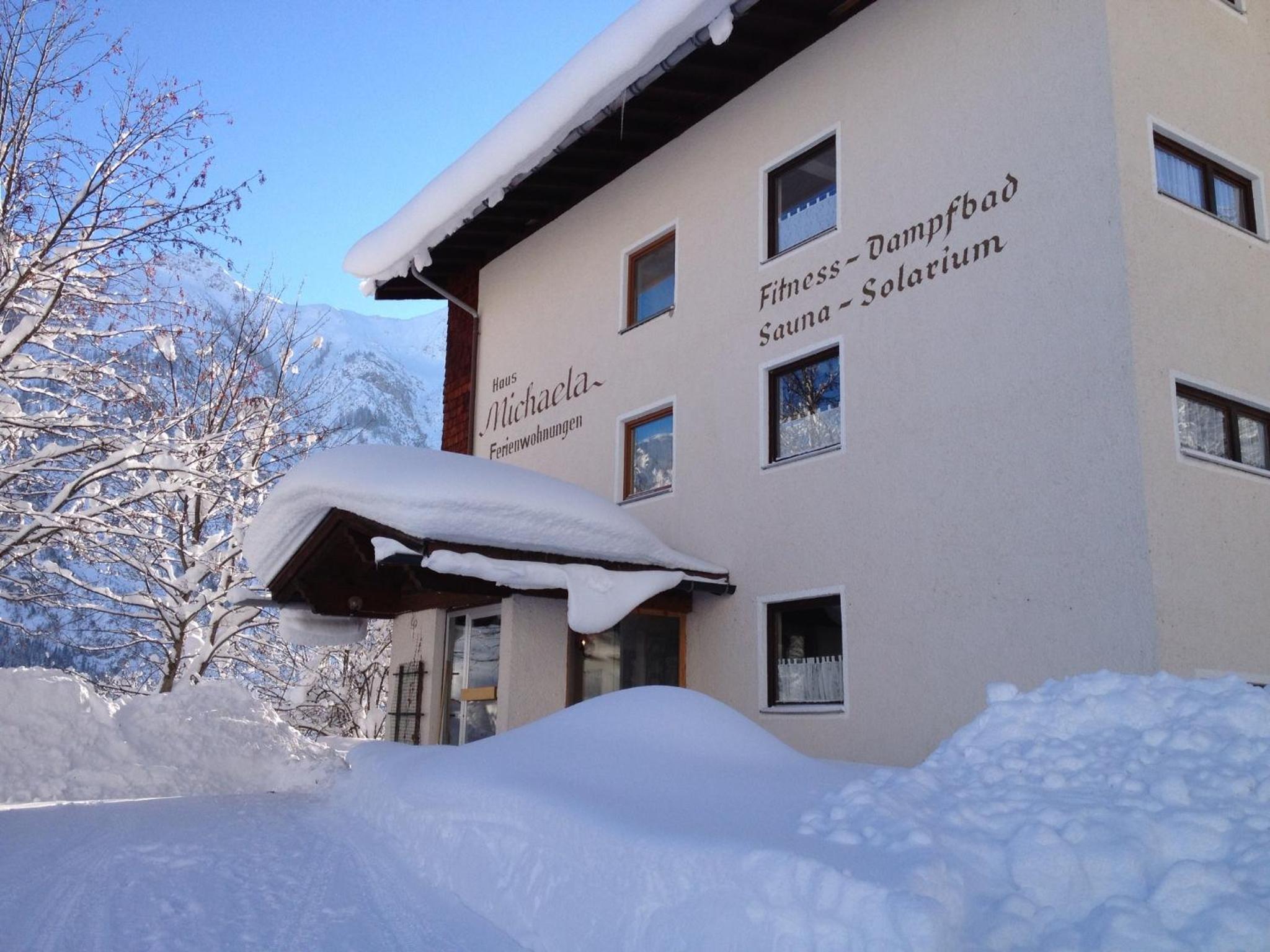 WOLF RETREAT Apartments im Lechtal davor Appartementhaus Michaela