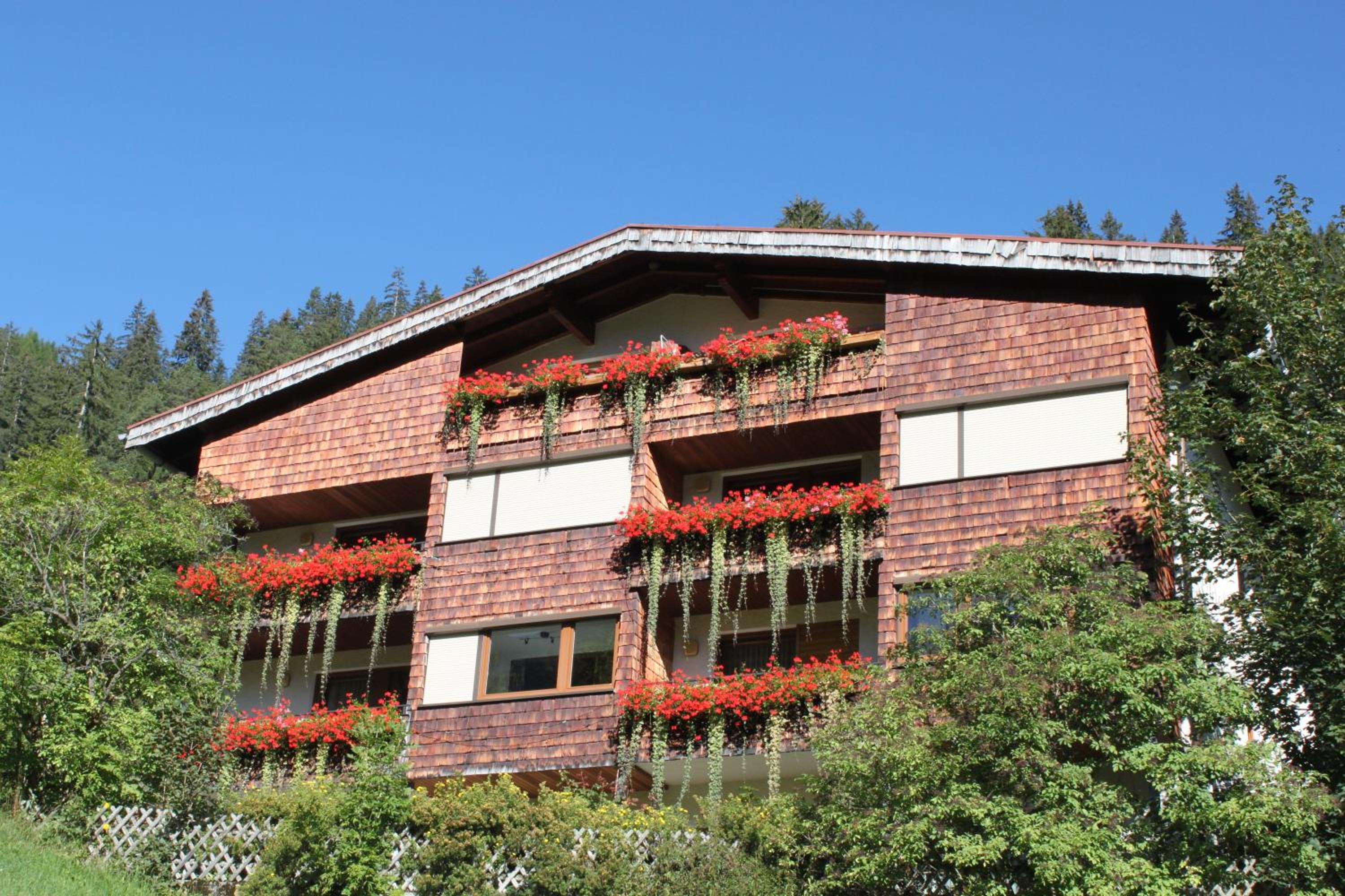 WOLF RETREAT Apartments im Lechtal davor Appartementhaus Michaela
