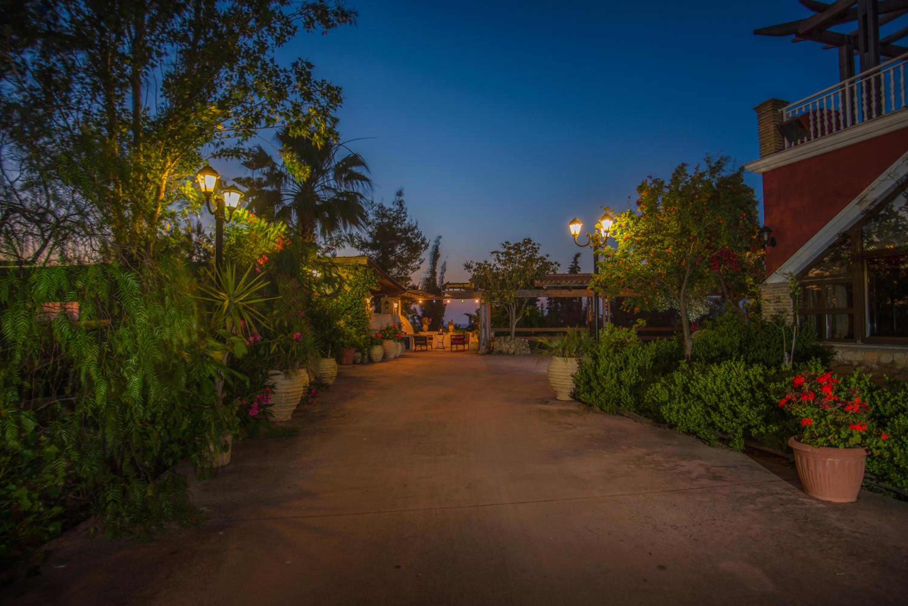 Hotel Ananta Blue Residence - Image 1