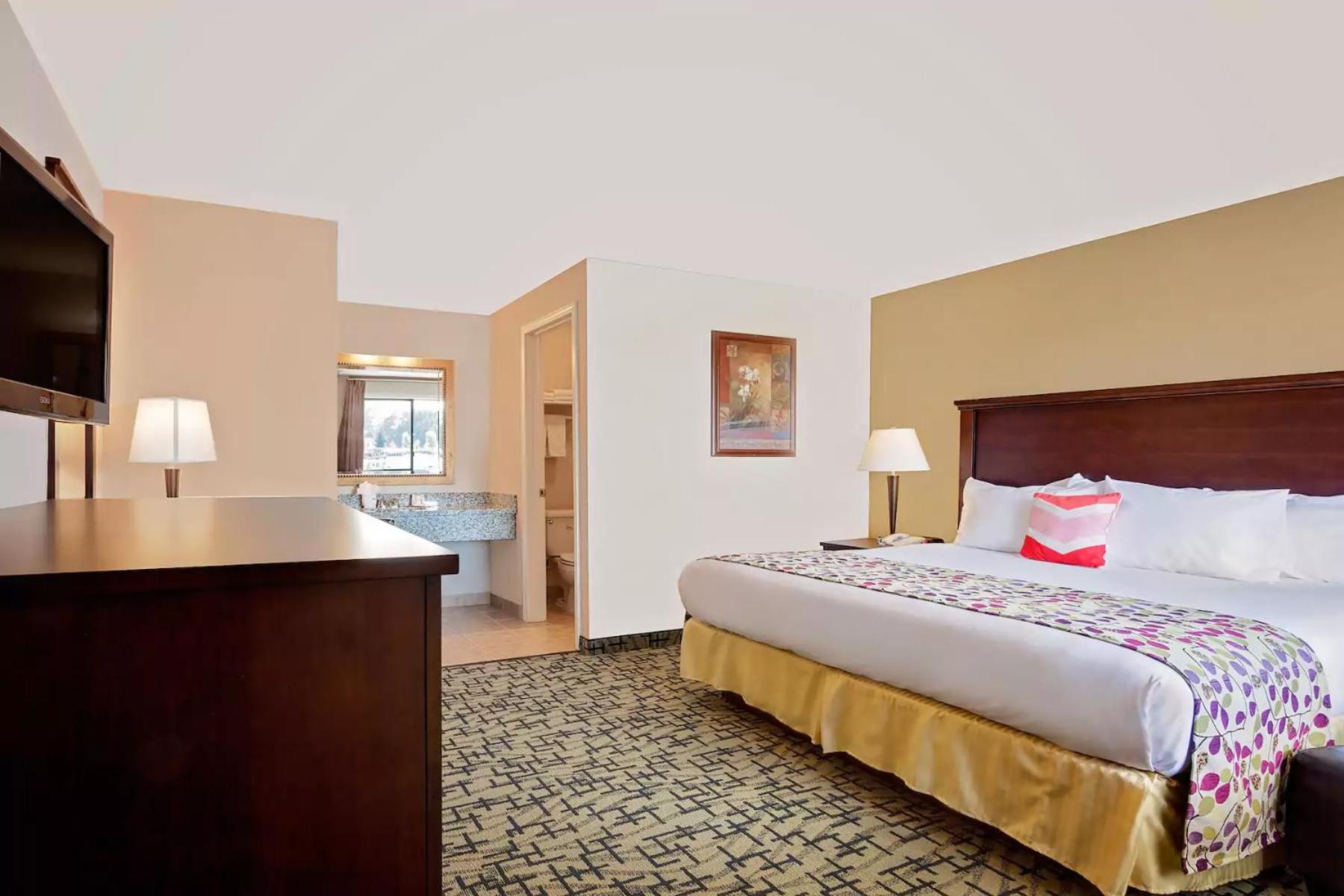 Days Inn by Wyndham Lakewood South Tacoma