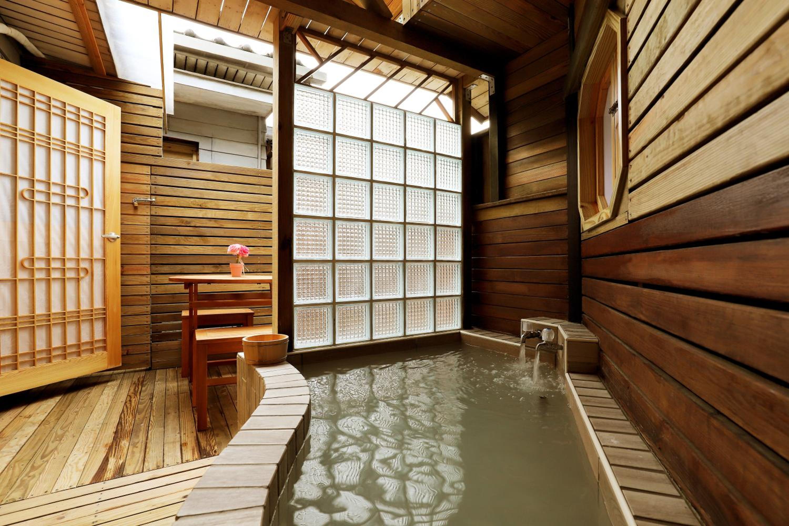Phoenix Pavilion Hot Spring Hotel