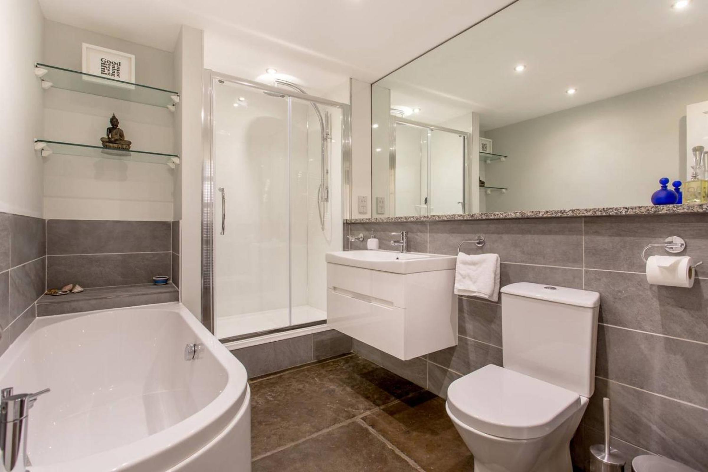 JOIVY Spacious 2 Bed Apt in Ideal City Centre Location view 2