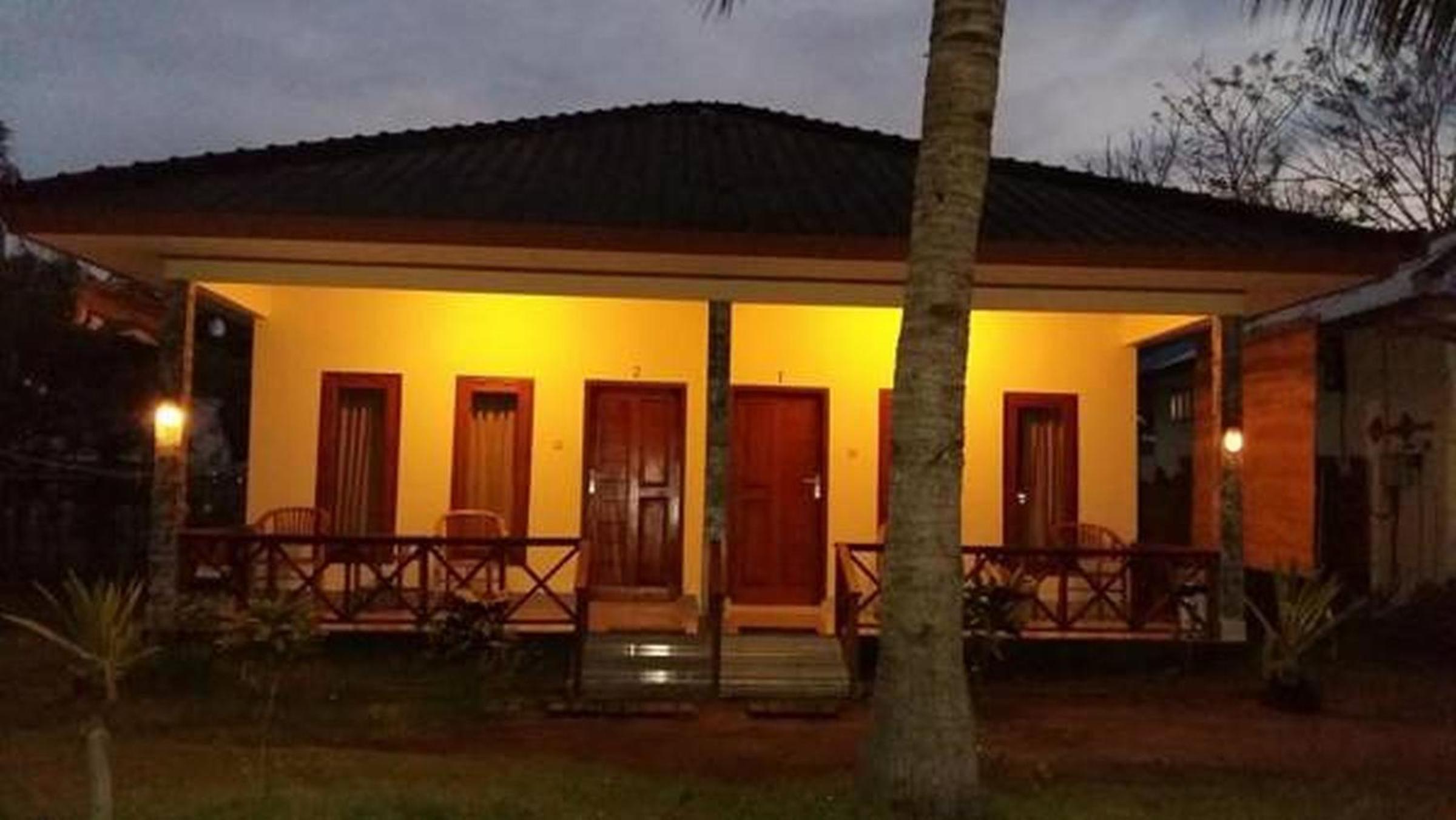 Adinda Bungalows view 2